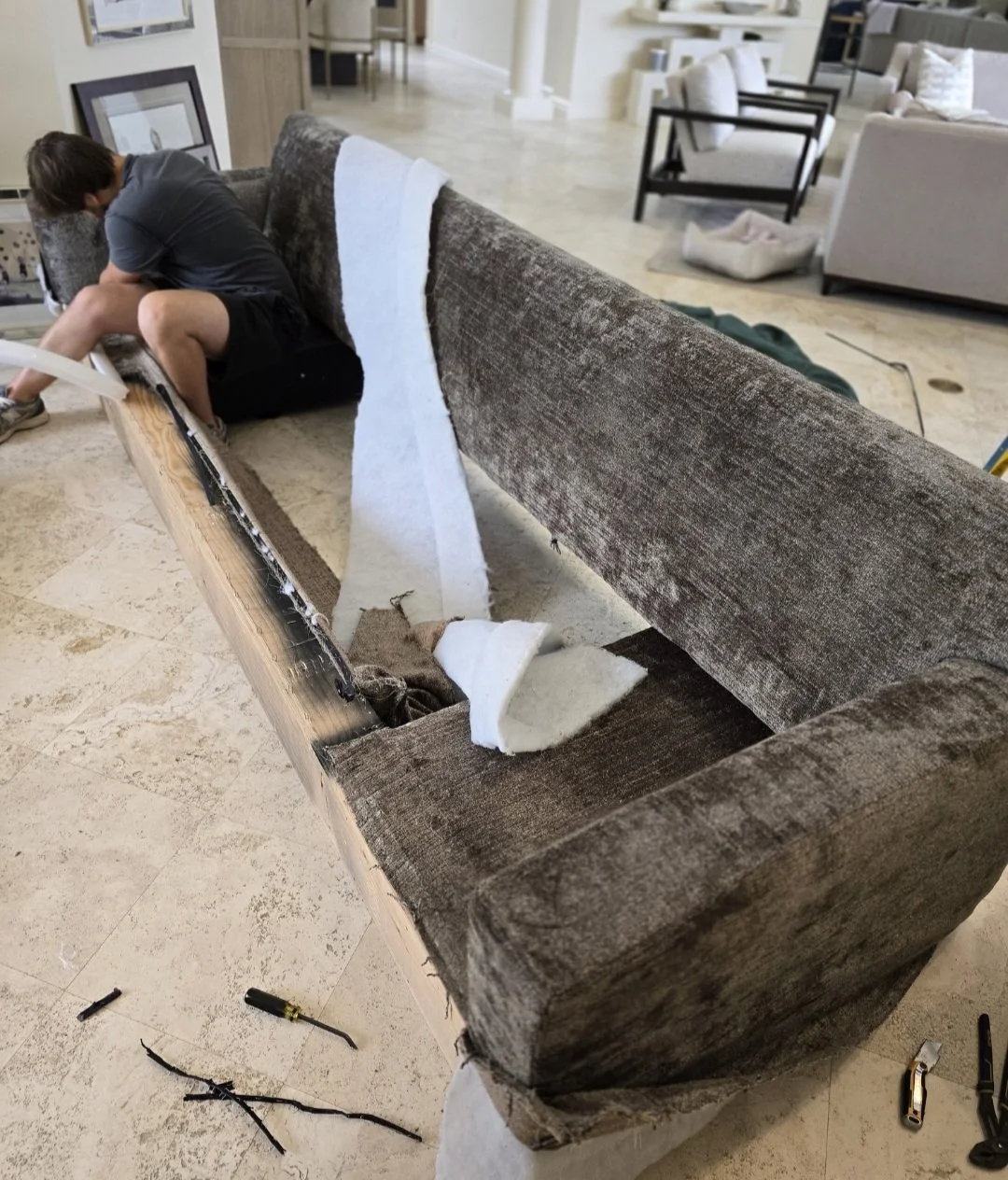 Professional furniture moving solution for oversized sofas