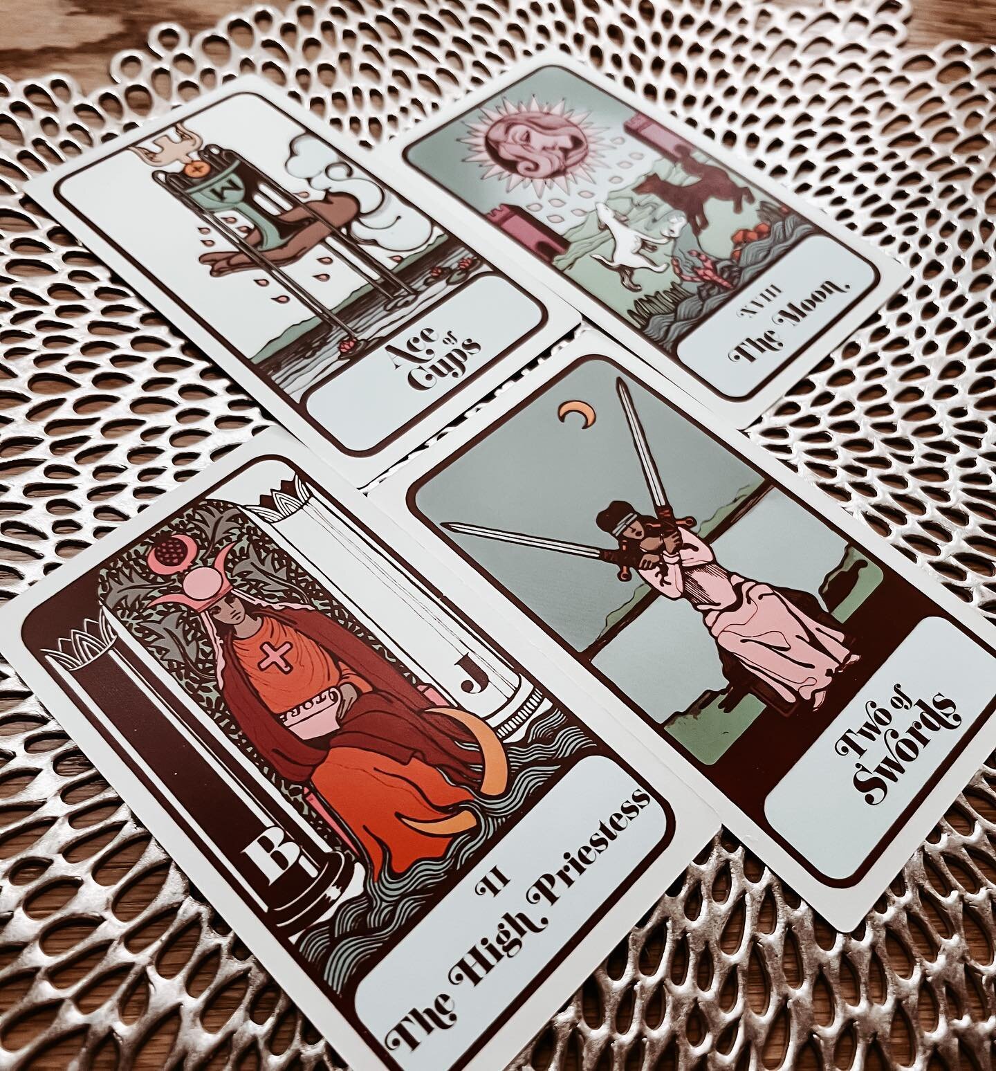 ✨channeling my inner eleven✨
&bull;
&bull;
deck: moon baby tarot