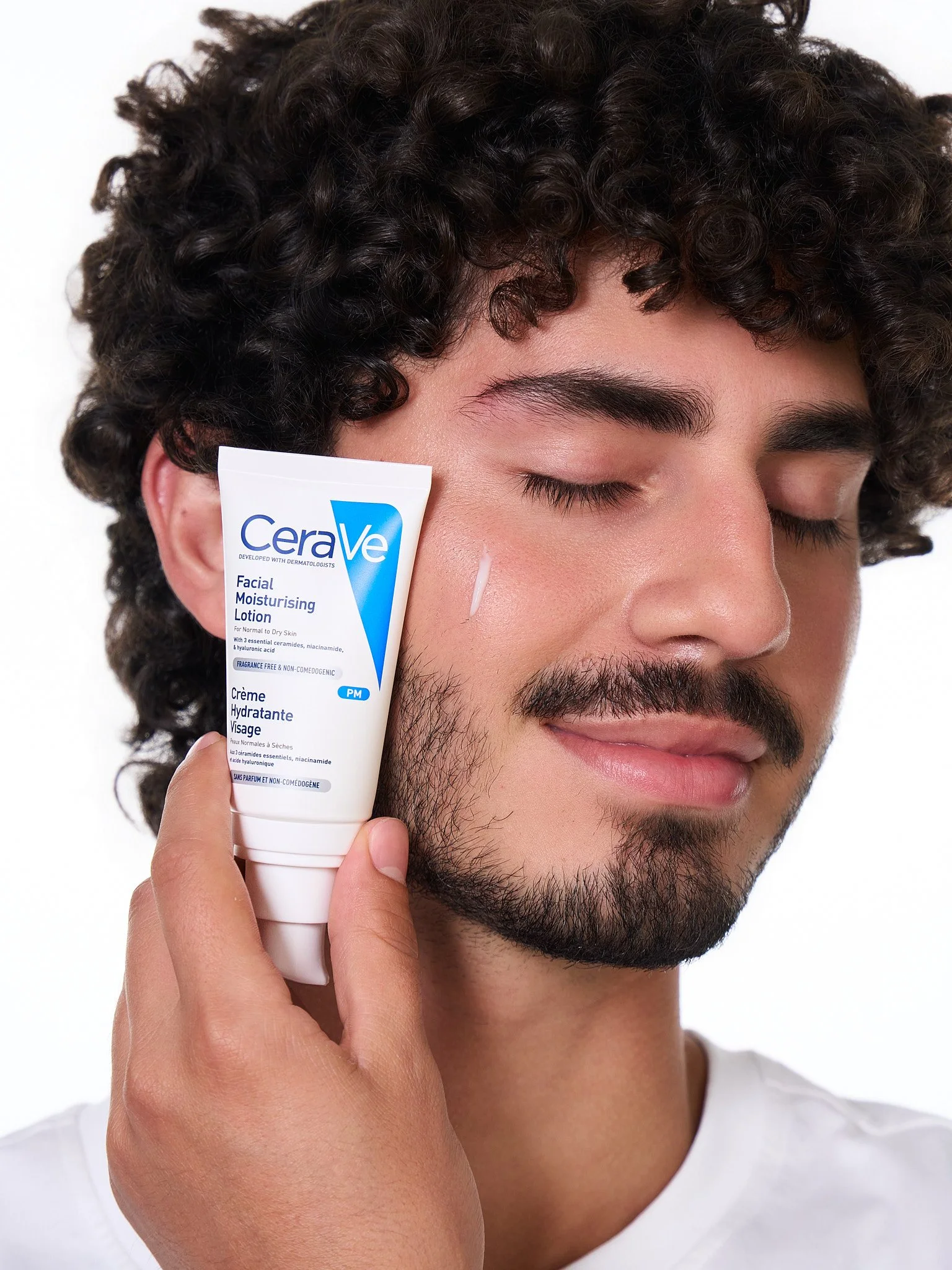 Day 2. PM FACIAL MOISTURIZING LOTION INT Model application on skin 3 Gabo_472_(2).jpg