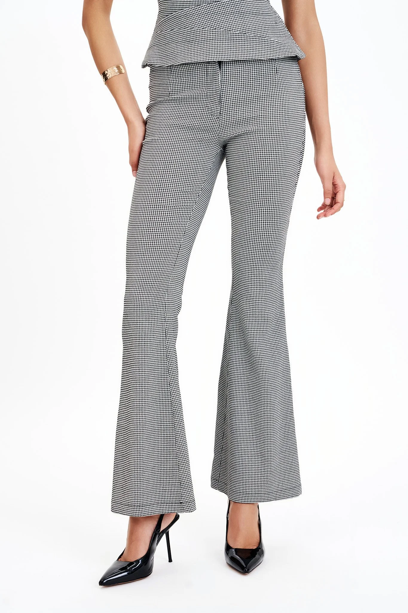 MC_Ecom_02.18.260084 2.JPG