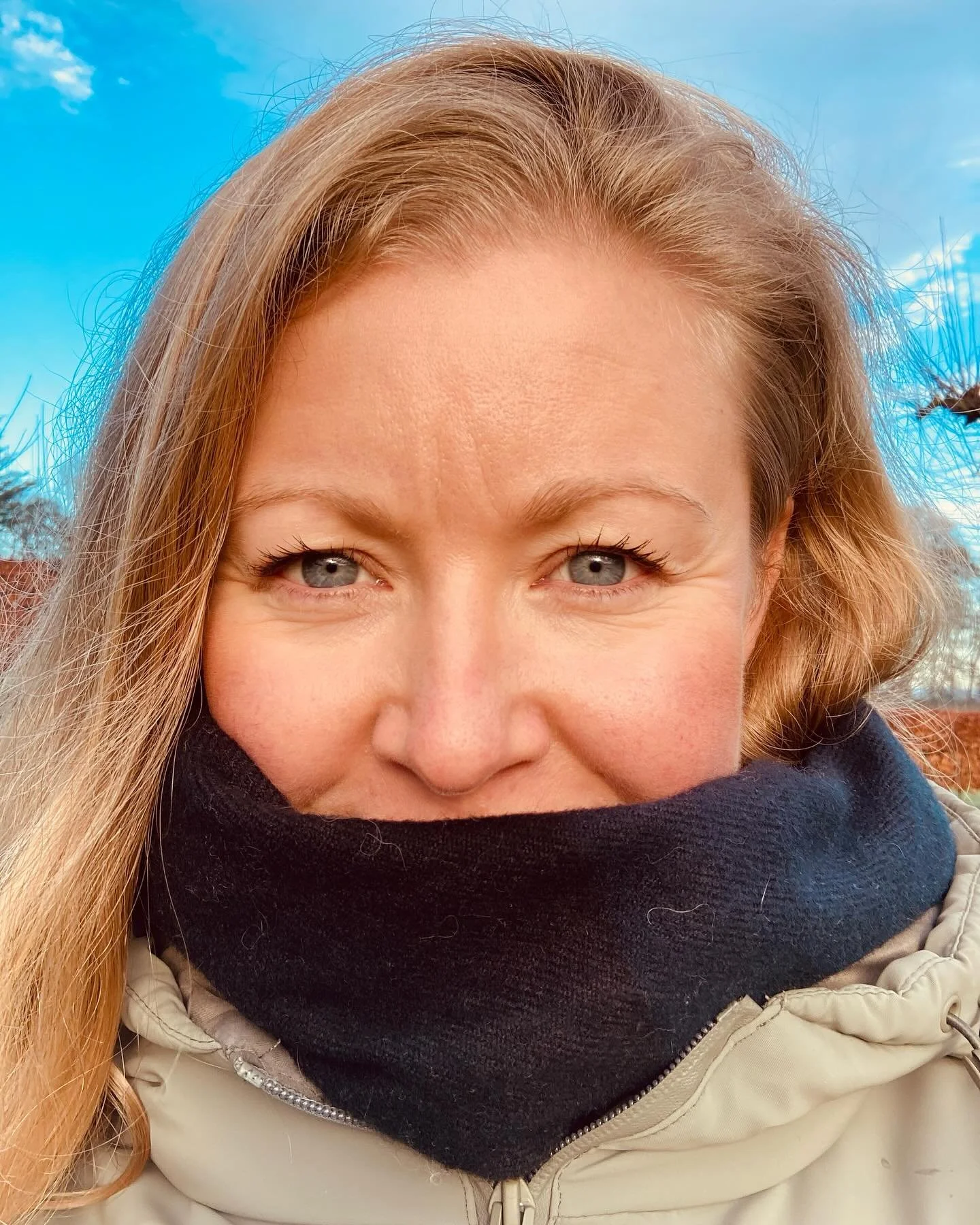 Hi, I&rsquo;m Ellie 👋🏻

Recovering high-achiever and people pleaser. 

It took me a long time to realise that these ways of being were wreaking havoc with my gut and overall health 

It&rsquo;s no coincidence that the majority of my IBS clients are