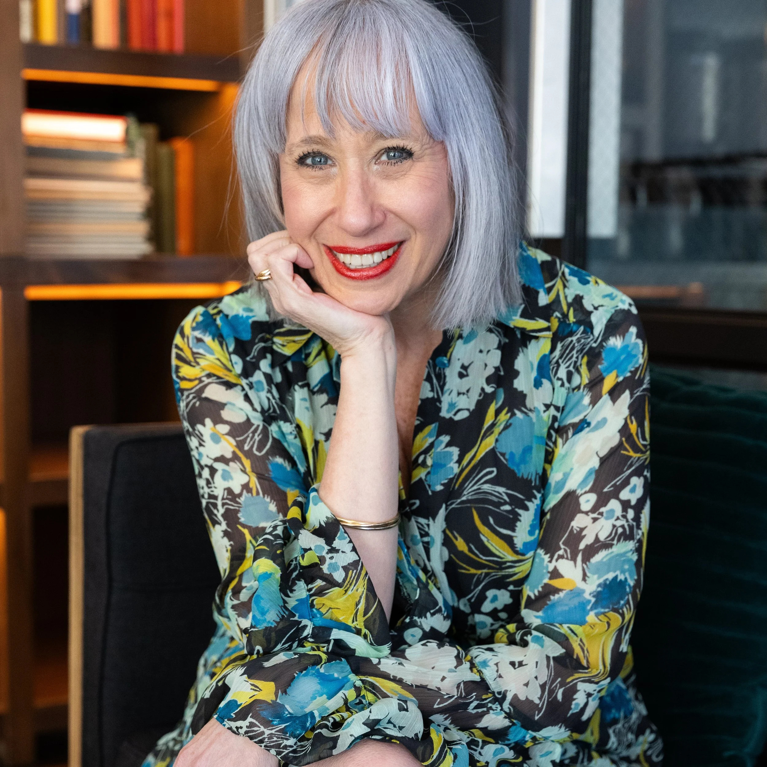 If you're new here &mdash; or we've been connected for a while and you're not totally sure what I do &mdash; let me give you the lowdown. 👇

I'm Stacey. Master coach, business strategist, and sales coach.

I help coaches and experts build human-cent
