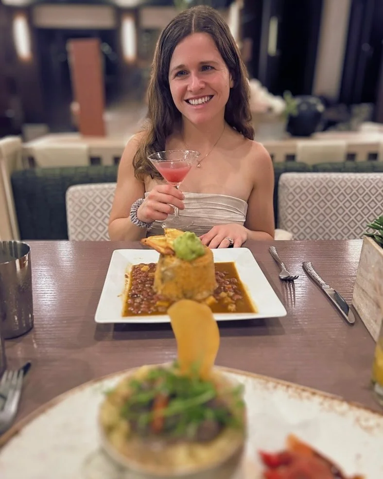 The 3 wellness habits that helped me look &amp; feel my best on our honeymoon 🌴☺️💚

P.s. somehow Ryan and I always find the best food &amp; Puerto Rico 🇵🇷 was no different 😋

1. I stayed consistent with my supplements. Every. Single. Day. Regard