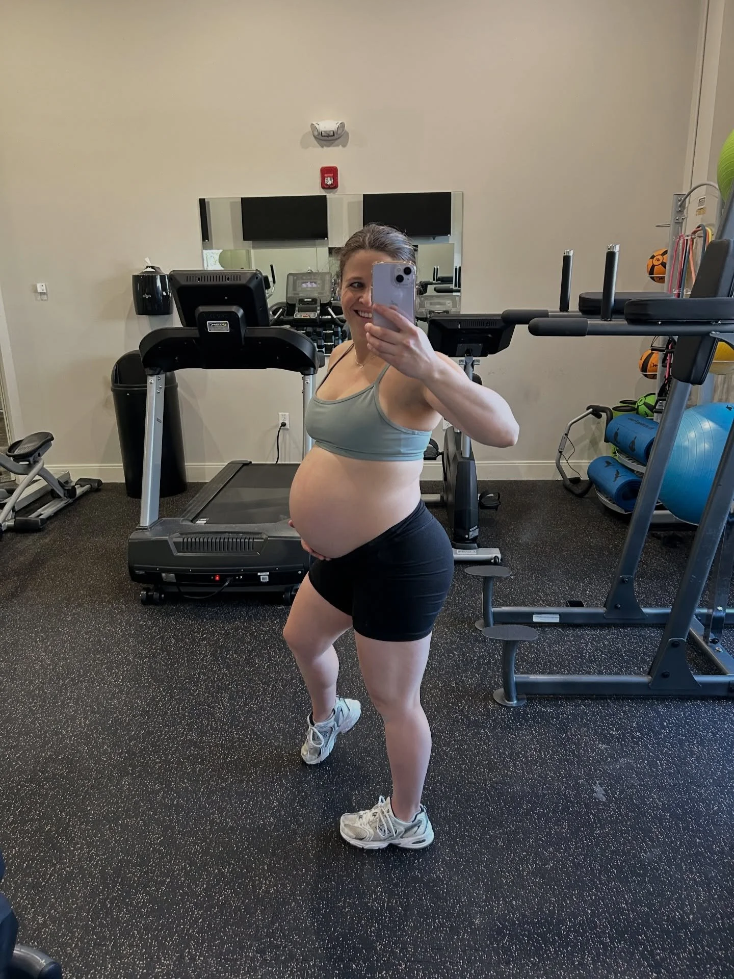 Getting in the holiday spirit~ 37 weeks + 2 days pregnant with our Addy! So beyond grateful &amp; excited for her arrival 💚🥹🎄

#fitpregnancy #pregnant #christmas