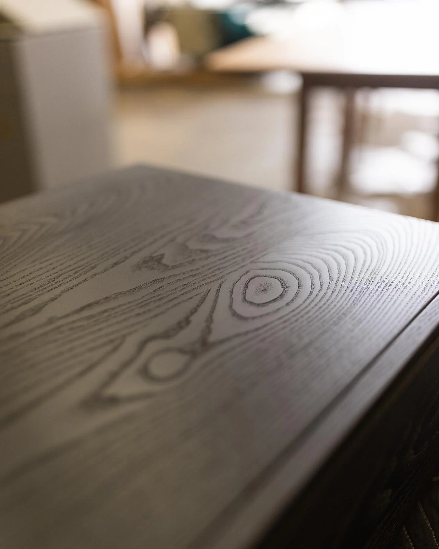 White ash with a black finish has to be up there with one of my favourites. This is my first time using a pale drawer with a dark exterior I&rsquo;m sold on that combination too. 

Custom bedside drawers designed by @andrewthorntonhick and fabricated