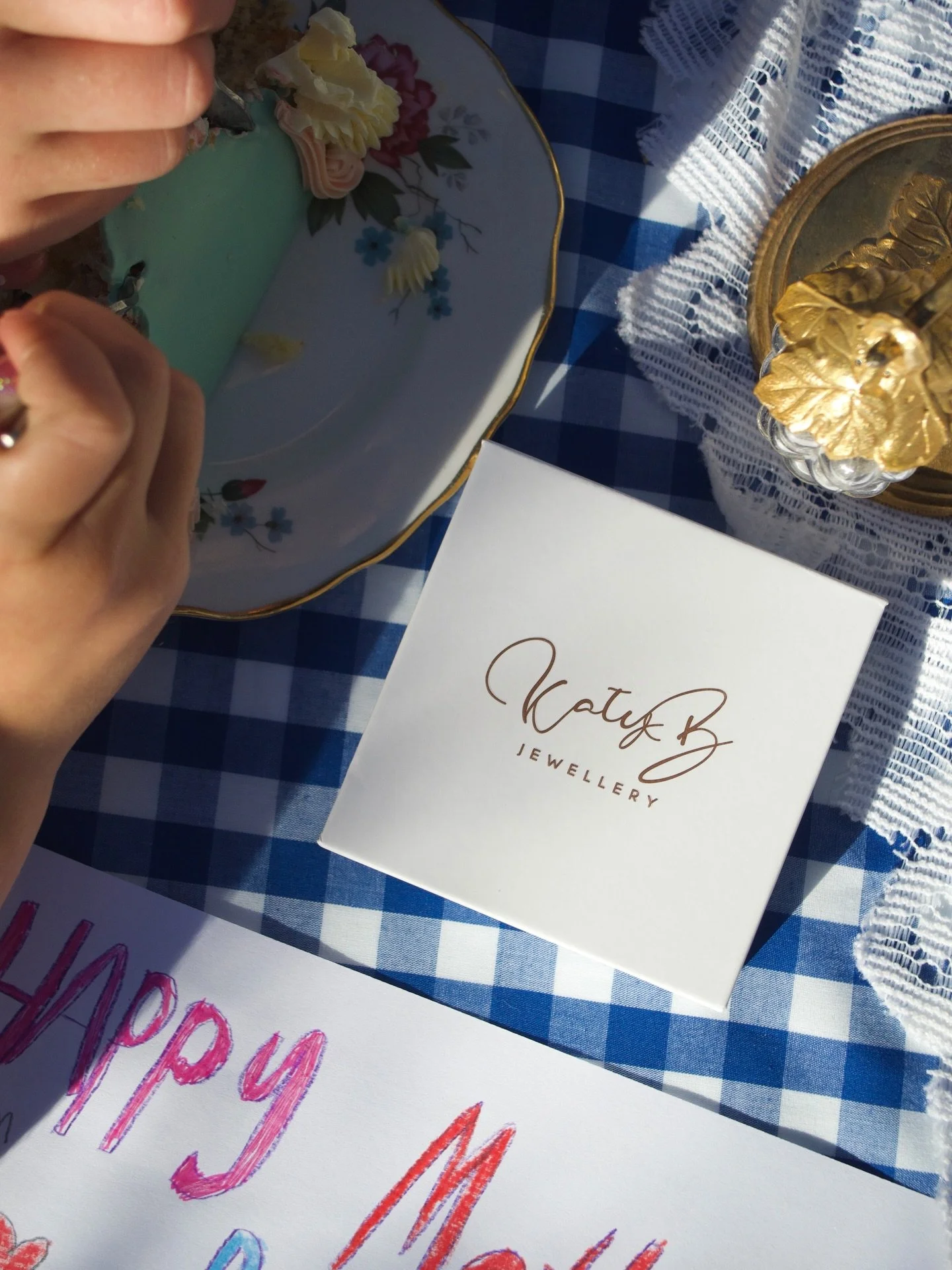 Only a couple necklaces left..
Mother&rsquo;s Day orders close Monday, so don&rsquo;t leave it to the last minute!! Get those final orders in before they&rsquo;re gone ✨