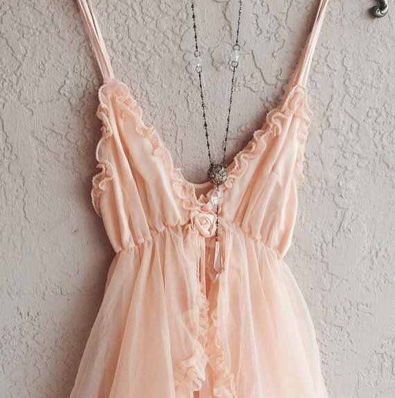 Wednesday vibes. Loving this peach 1920's babydoll night dress. Chiffon with tulle ruffle slip and rosette ruffle detail. Parisian vintage style lingerie which we can't get enough of. Sexy, playful and fun! Love it! 💕
--------
Want some more boudoir