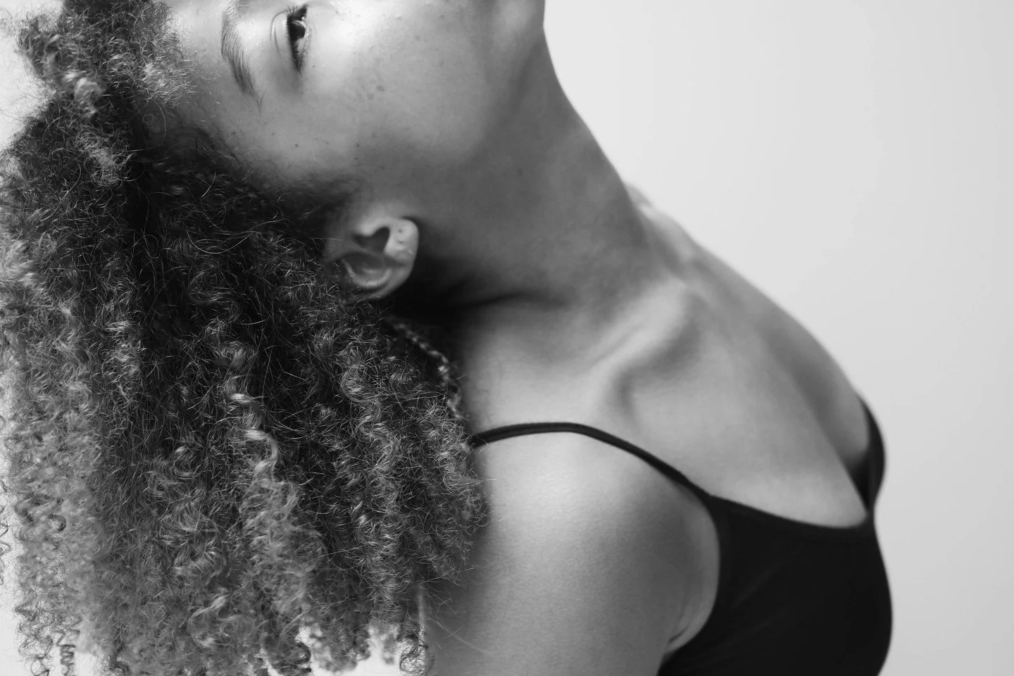 Spring is here, and it's time to rejuvenate! Discover 5 ways to detox your body and feel fresh this season. Tap the link in our bio to read more! #SpringDetox #HealthyLiving 🌸🍃