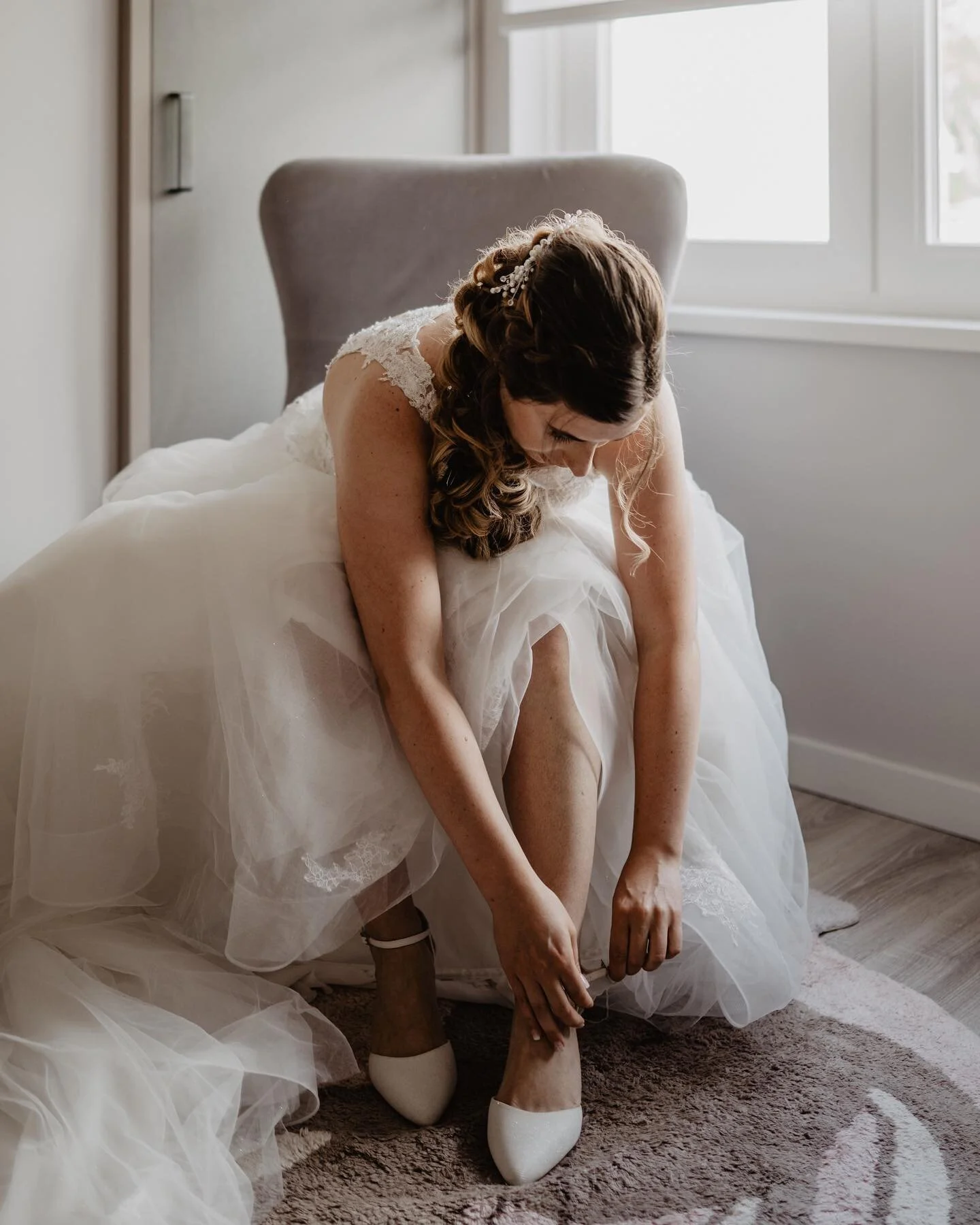 Getting ready 💫
⠀⠀⠀⠀⠀⠀⠀⠀⠀
Vandaag mag ik een bruiloft vastleggen, de eerste van het jaar! Heel veel zin in! Ennn ik ga lekker op de fiets want het is midden in de stad! 🚲 
.
.
.
.
#trouweninutrecht #trouwenin2024 #trouwenin2023 #wedding #bruiloft #