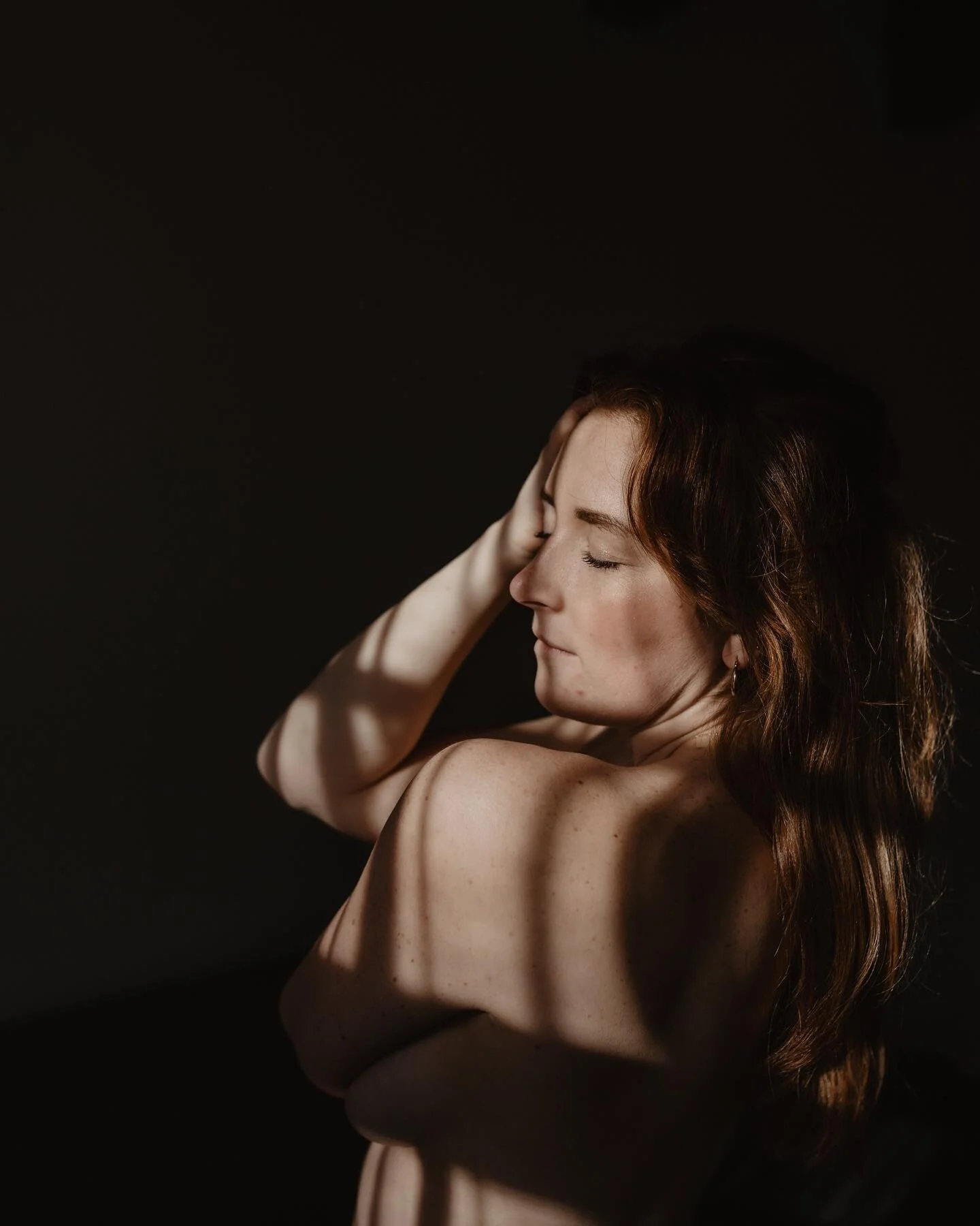 9 maanden na haar zwangerschap 🤰🏼✨
.
.
.
.
#zwangerschap #boudoir #sensual #boudoirfotograaf #momlife #intimate #boudoirshoot #femaleshoot #selflove #boudoirphotography #sensual #boudoirfotograaf #portrait #intimateportrait #intimateportraitphotogr