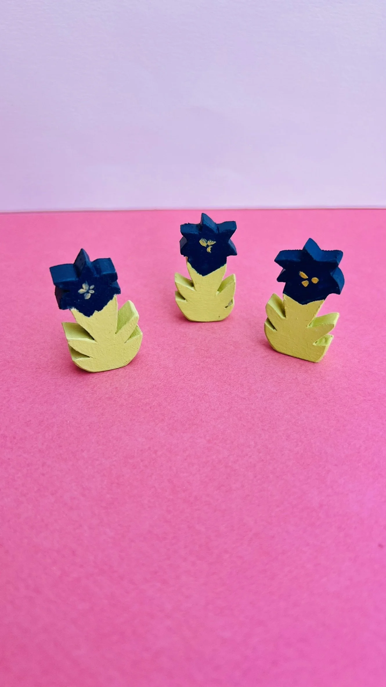 Trio de gentianes bleues