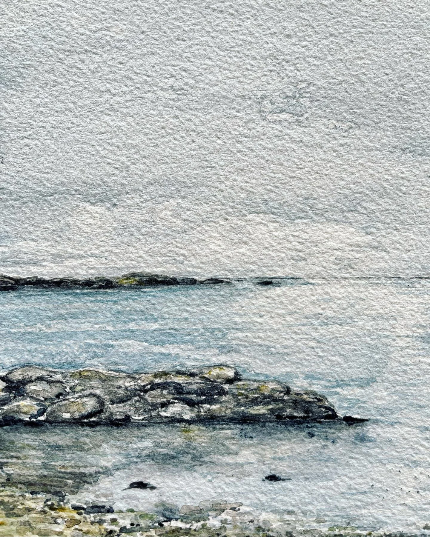 &rdquo;Klippor och hav&rdquo; en liten akvarell i sin enkelhet. 

-2023
 
14,8 * 21 cm A5 
 
800 :- 

Dm vid intresse 

#watercolor #artworkforsale #artwork