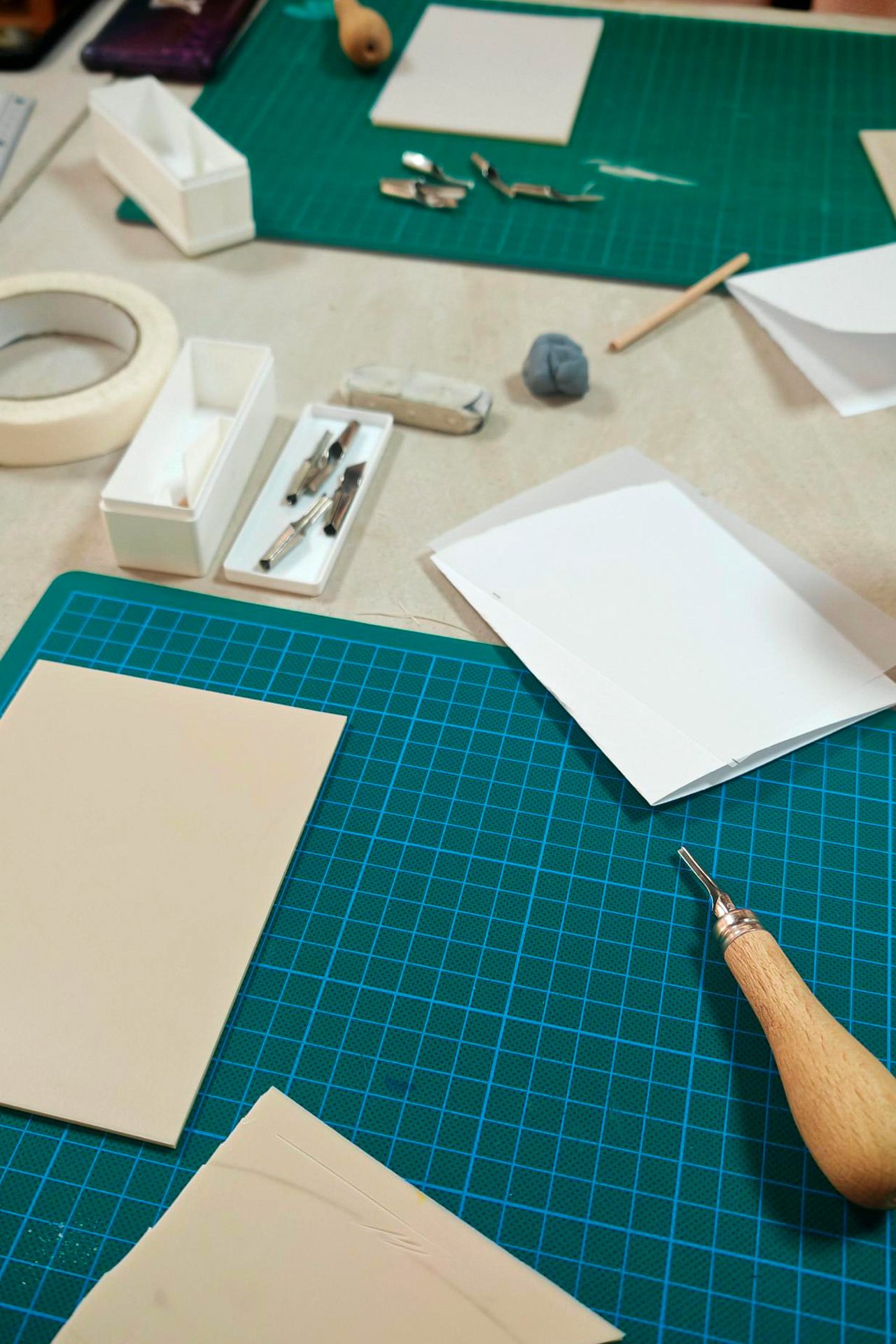 atelier-linogravure-initiation-gravure-relief-ateliermio.jpg