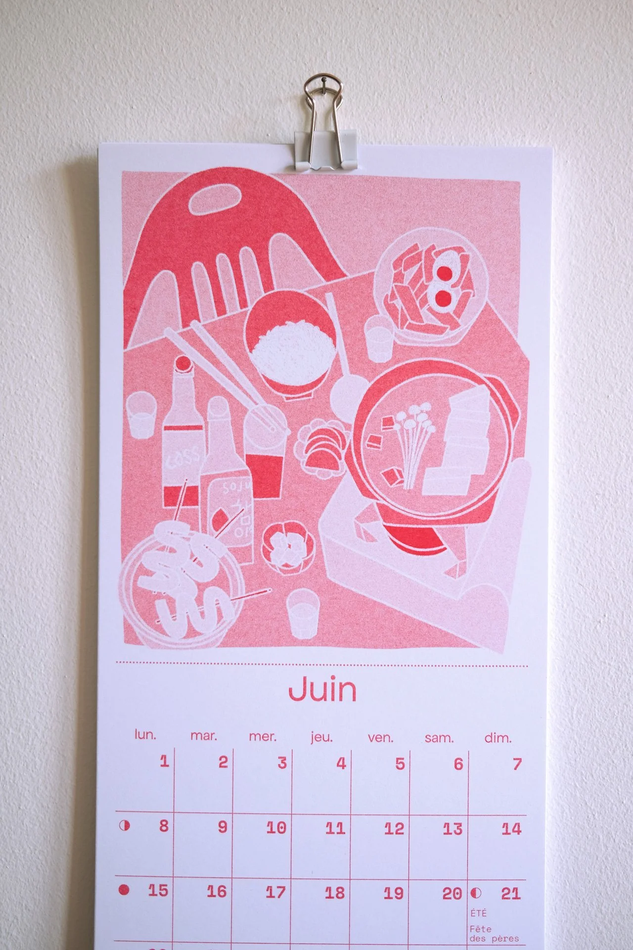 calendrier-illustre-2026-Tables-du-monde-risographie-juin-zoom-ateliermio©.jpg