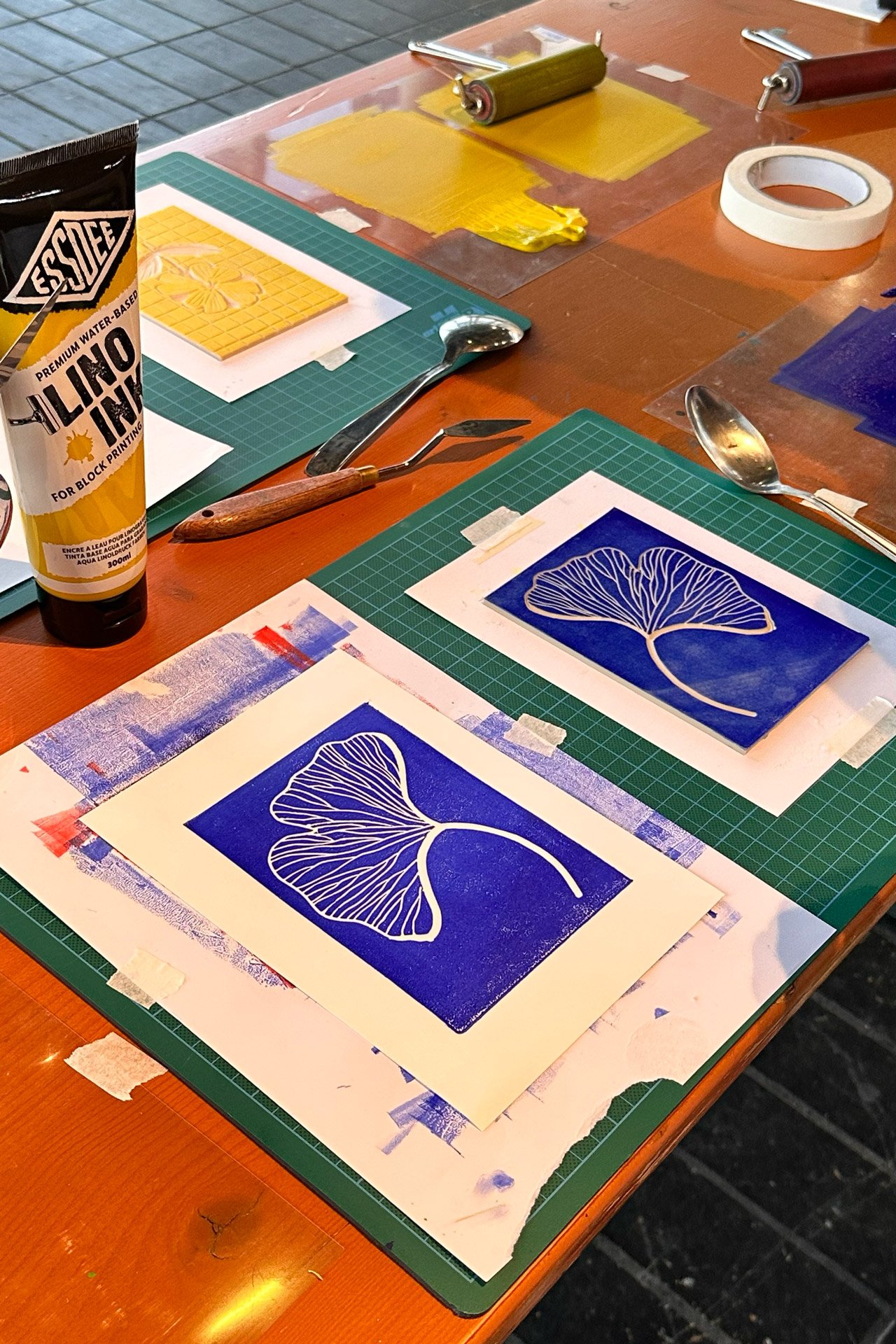 atelier-linogravure-intiation-atelier-creatif-DIY-ateliermio.jpg