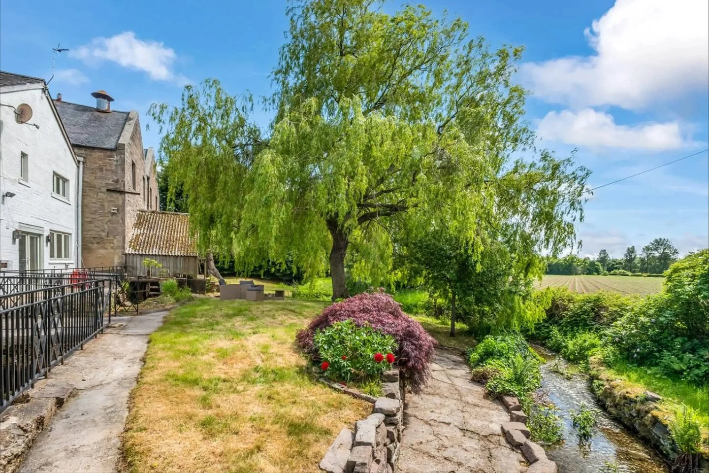 Let&rsquo;s talk about Love ❤️ 

Lately I&rsquo;ve been having some amazing chats with incredible women in business who quietly admit they feel like they&rsquo;ve lost a little bit of themselves. 😔

Life is moving too fast.

The days blur into respo