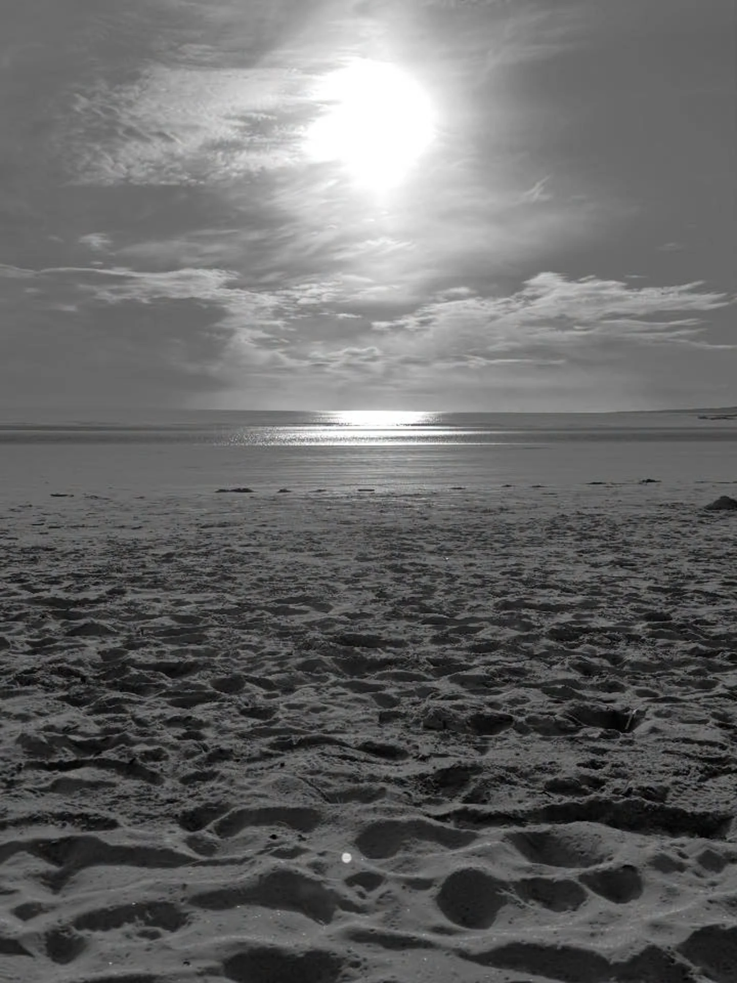 Morning moments of peace. 🌊

Grateful to live just 5 minutes from the beach where I grew up. 

What a way to start a new day and a new week! ☀️

In order to give my clients the best version of me, it&rsquo;s very important for me to ground myself an