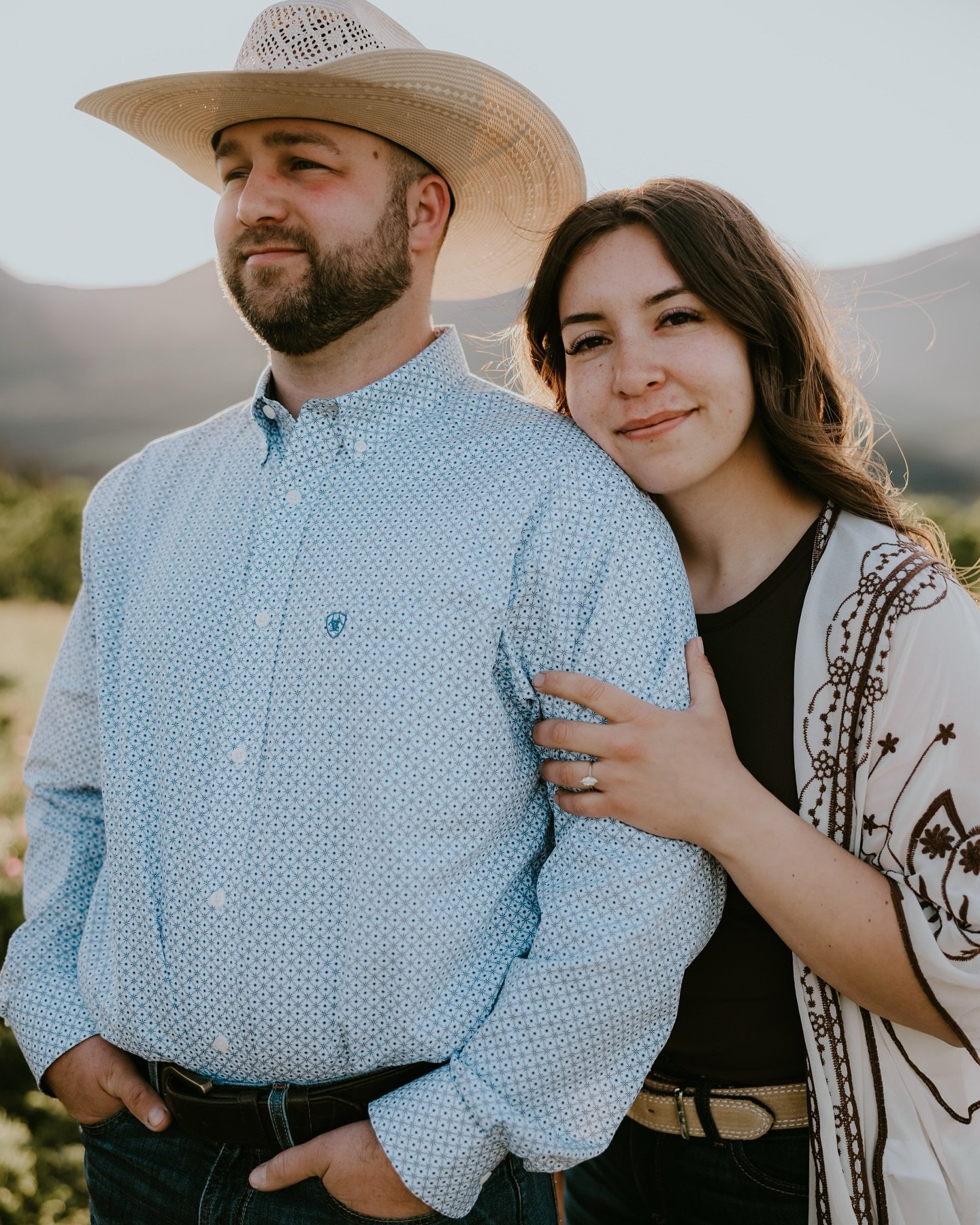 S + R engagement photos 🥰 thank you two for making a 6 hour trip on a Wednesday for these photos!

#albertaphotographer #albertaphotography #albertawesternphotographer #engagementphotography #engagementphotos #engagementphotoshoot #engagementpicture