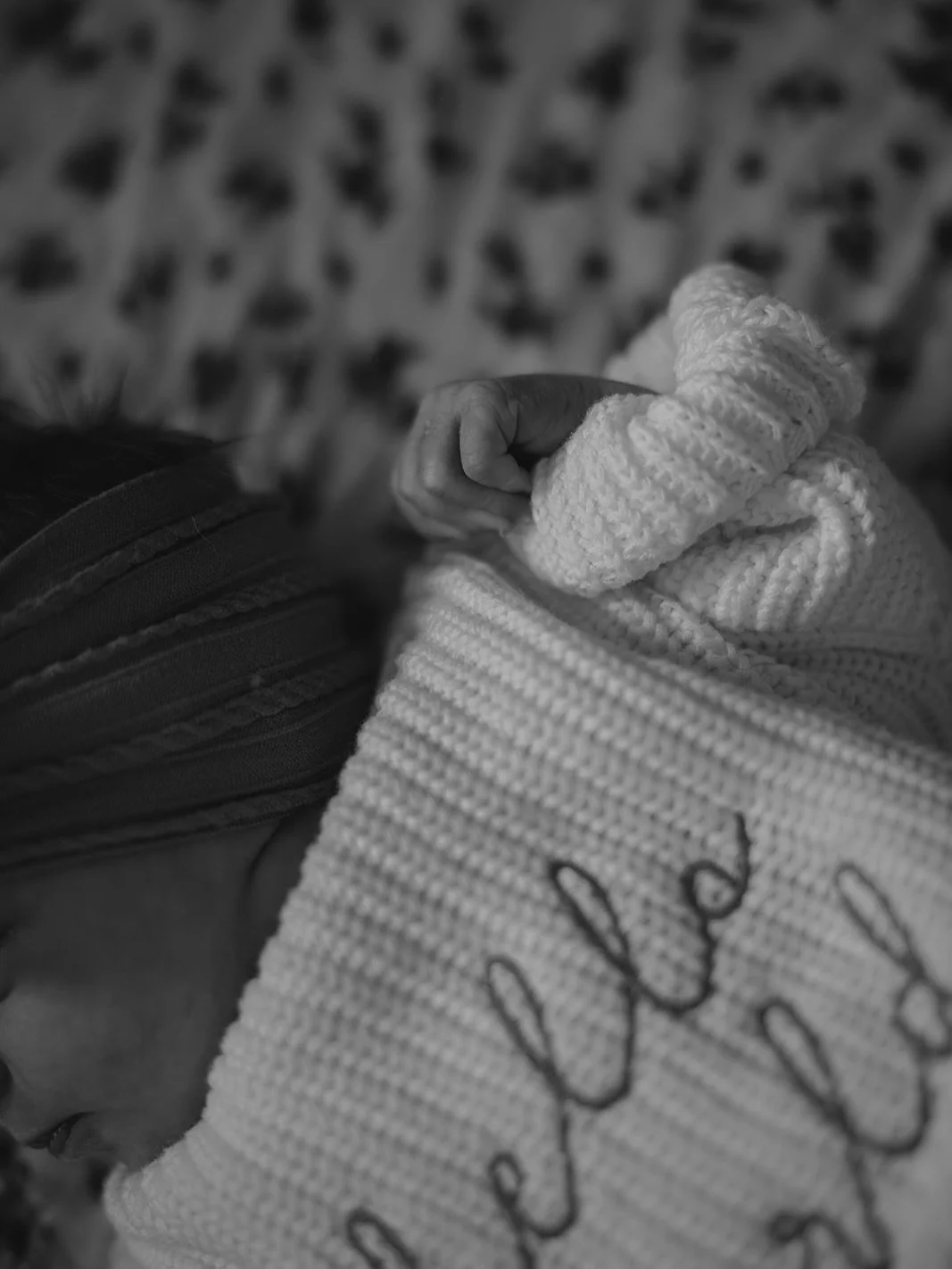 Hello world 🤍

Nothing sweeter than being invited back to photograph the next season of their story.

#newbornphotographer #wildmphotos #southernalberta #gratefulheart