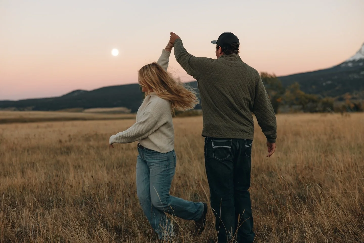 Fall Mini Dump 🍂✨

So grateful for the families I got to photograph this season.

PS &mdash; I&rsquo;m still booking Christmas minis if you want to squeeze in some holiday magic! 🎄🤍

#FallMinis #AlbertaPhotographer #FamilyPhotos #ChristmasMinis #W