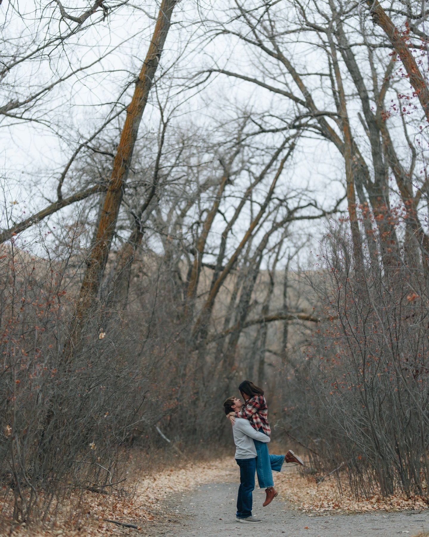 As a Southern Alberta wedding photographer, documenting Hannah &amp; Josh&rsquo;s day felt like capturing two best friends choosing forever 🤍

#AlbertaWeddingPhotographer #SouthernAlbertaWeddings #WildMPhoto