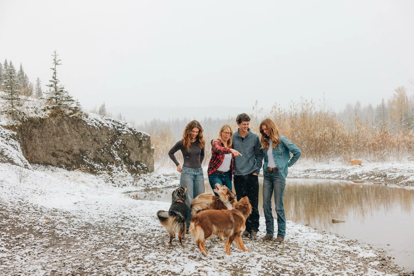 Cold days call for a snowy family photo session throwback ❄️🤍

#FamilyPhotography #WinterFamilyPhotos #SouthernAlbertaPhotographer #SnowySession