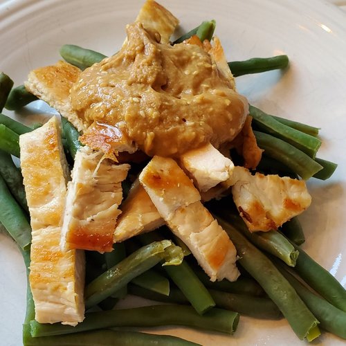 green bean and tofu salad with peanut dressing Crunchy Thai Tofu Salad with Peanut Dressing This crunchy Thai-inspired salad has plenty of vegetables, crispy tofu, and a chili peanut dressing. It's 100% vegan, filling enough for lunch or dinner, and