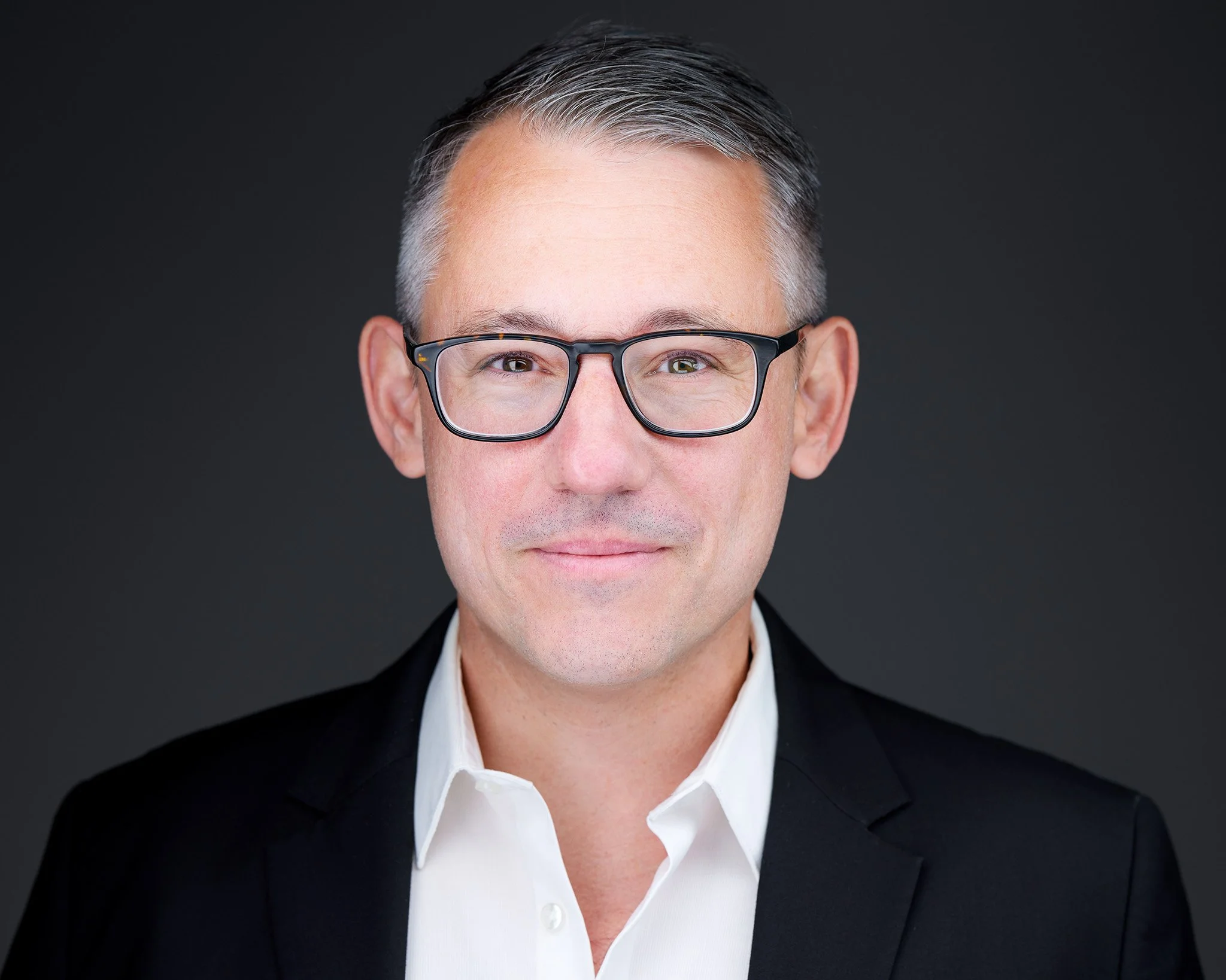 Executive Lens Headshots and Portraits
