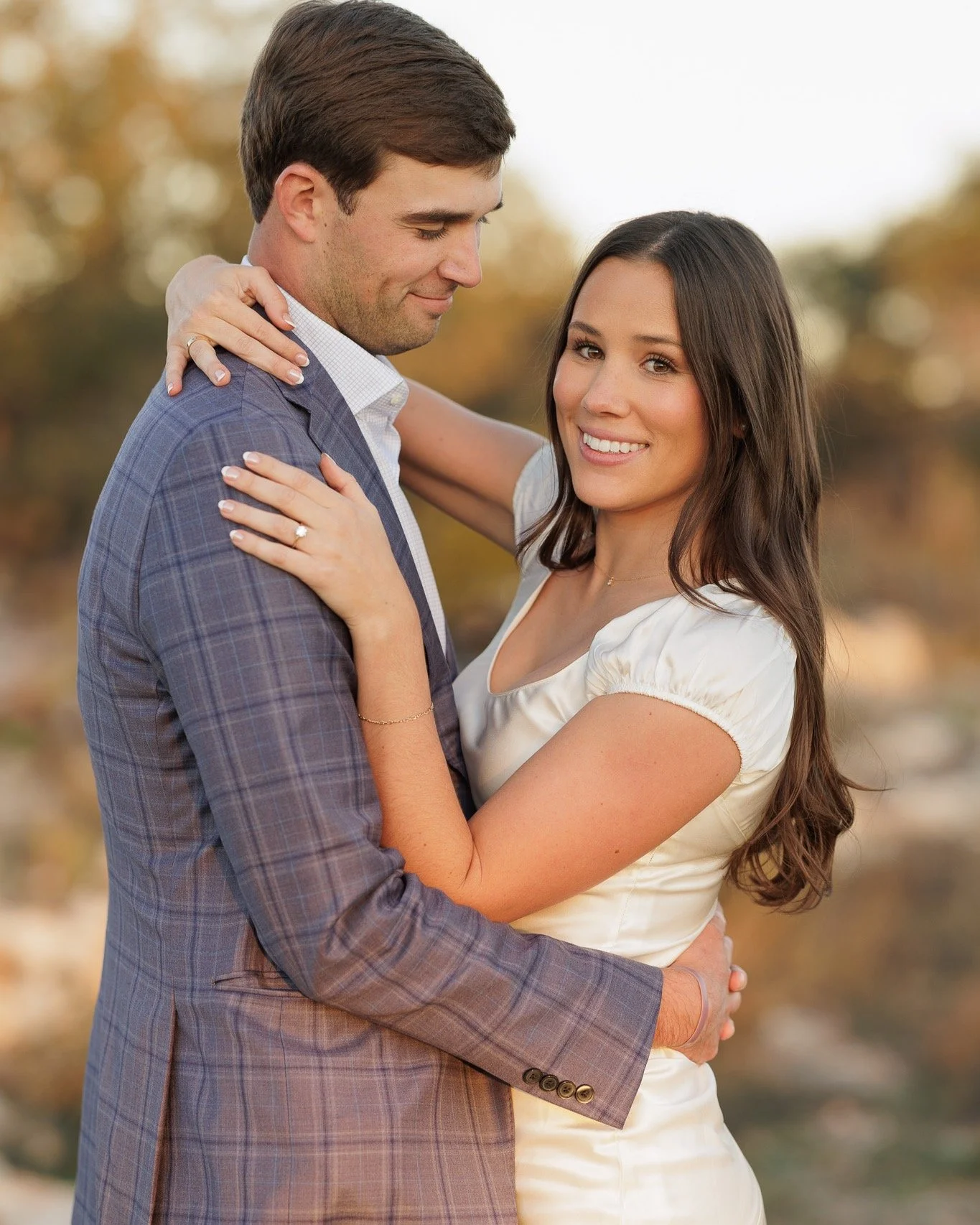 The perfect sunset proposal! Congratulations Miller &amp; Carlee 🥂

Whether you&rsquo;re planning a proposal, newly engaged, or wanting to capture your connection in a beautiful, honest way, I&rsquo;d be honored to photograph it! 🤍

 #austinphotogr