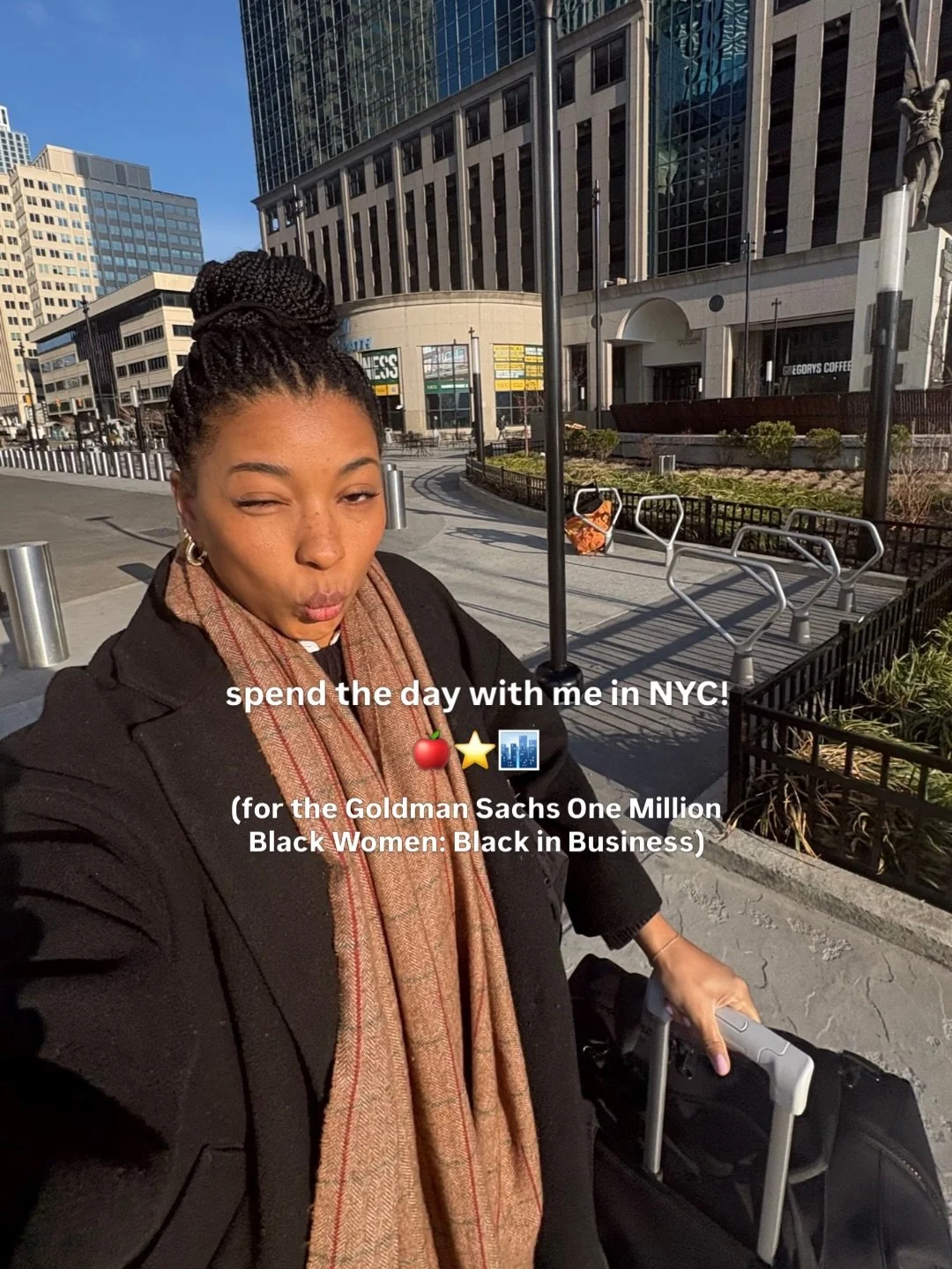 Spend the day with me in NYC kicking off the @goldmansachs One Million Black Women: Black in Business 🍎🏙️ 
 
An incredible few days at orientation learning sooo much (ideas are brewing 🤭☕️)

#ditl #newyorkcitydiml #brandesigner #BlackinBusiness