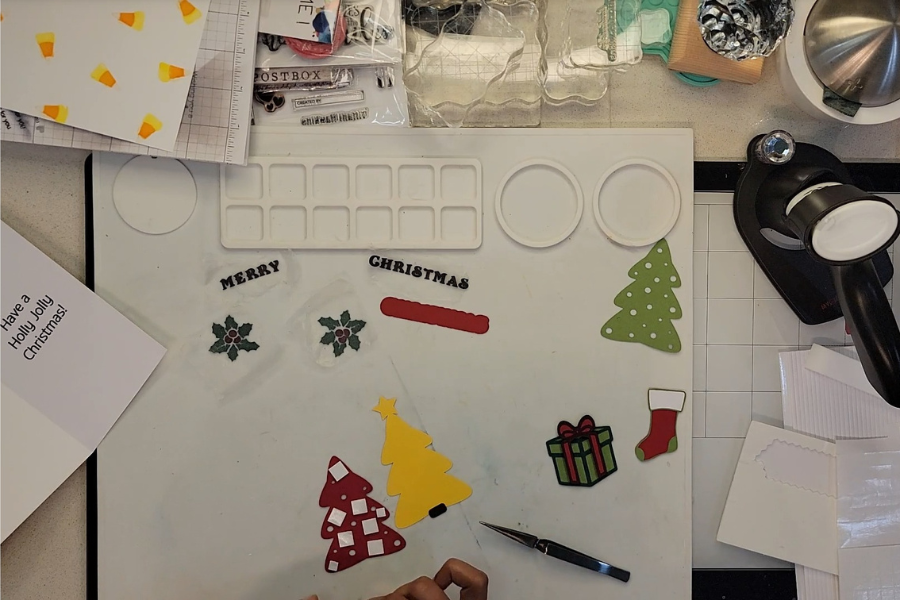 Merry Xmas slimline Z fold.foam on tree.png