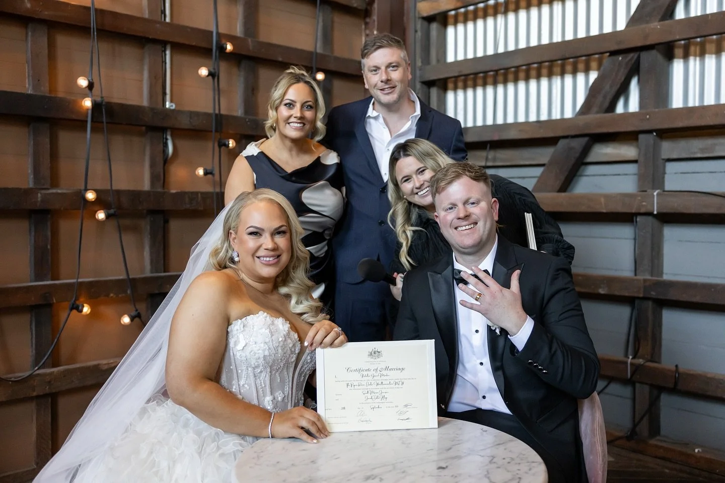 Peak a boo! 

Couldn&rsquo;t resist a photo op with the new Mr &amp; Mrs Klap 👏🏻
You two make me smile so much my cheeks hurt. 
@sarahmjensenn 

📸 @sydneyweddingdreamlife