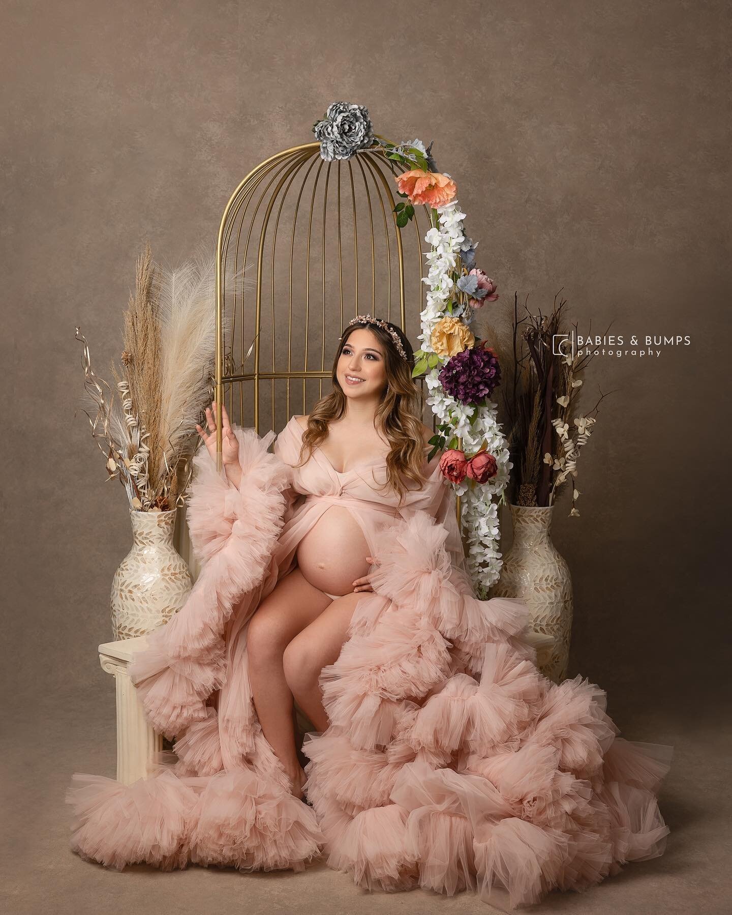 In your second semester? This is your sign to book your maternity session! 
#babybump #BabyBumpSession  #style #MaternityStyle #HoustonPhotography #houstonMaternityPhotographer #BeautifulPregnancy #Gorgeousprego #MaternityPhotography #Bumpstyle #Preg