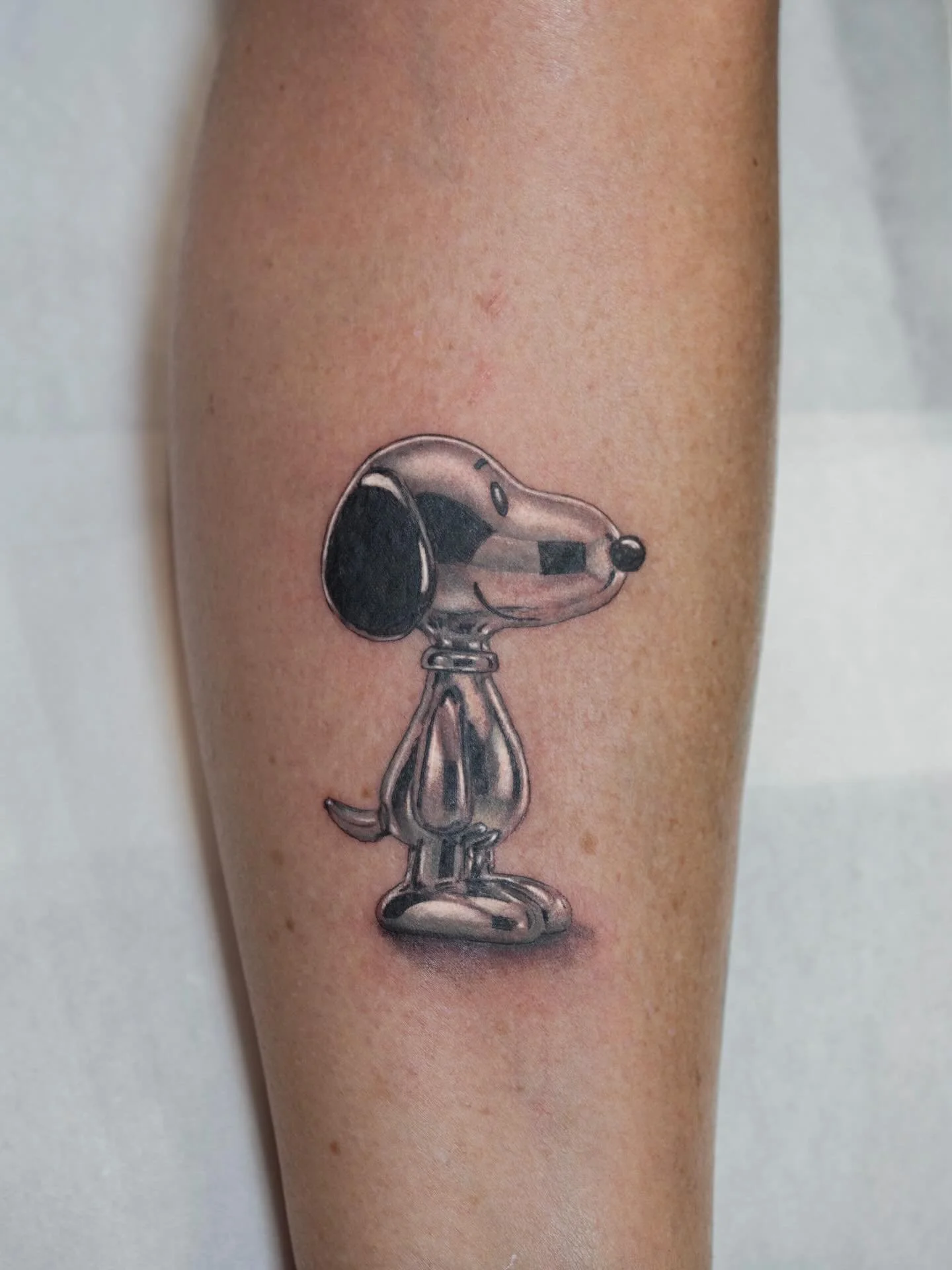 Had the best time making this chrome Snoopy for my awesome client in the motherland @uktattoofest a couple of weeks ago.
.
#chrometattoo #snoopytattoo
