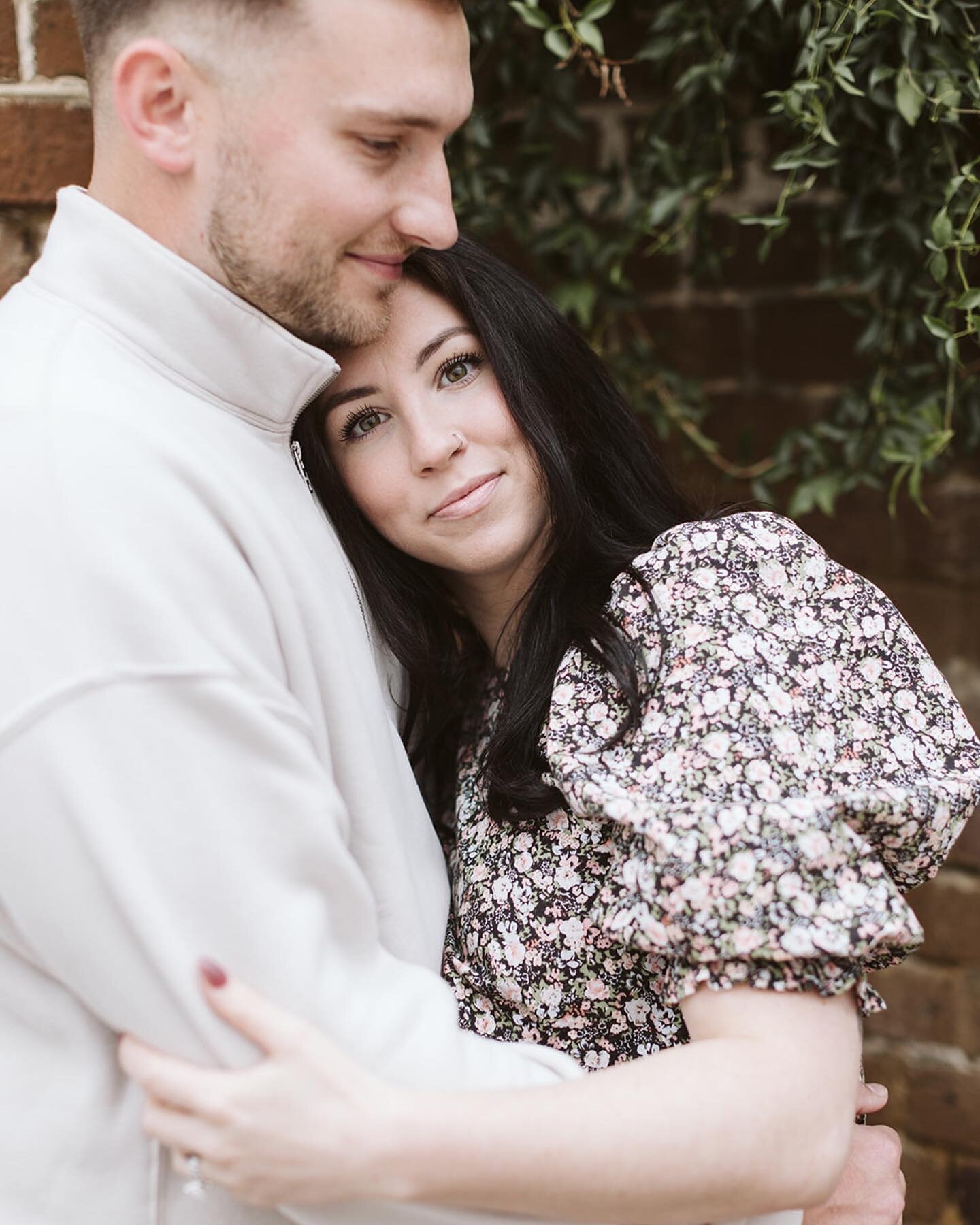 Curtis and I spent our honeymoon in Charleston, SC and I have loved jumping on any chance to go back and walk those beautiful cobble stone streets. Photographing Kasie and Adam for their anniversary in the Low Country was so fun. I loved reconnecting