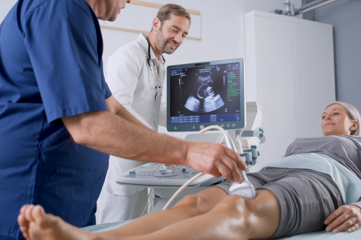 Duplex Ultraschall zur Abklärung von Krampfadern vor einer Verödungsbehandlung.