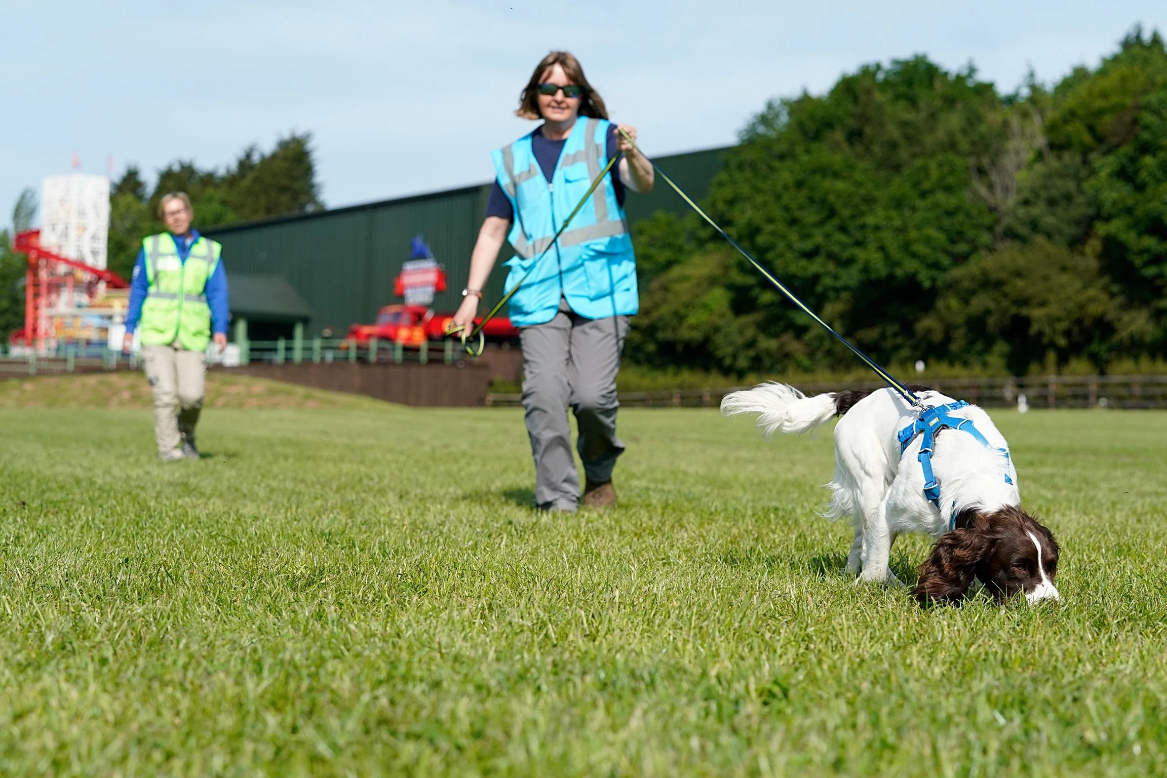Tracking Book Tracking For every dog Dr Robert Hewings of the college of scent dogs