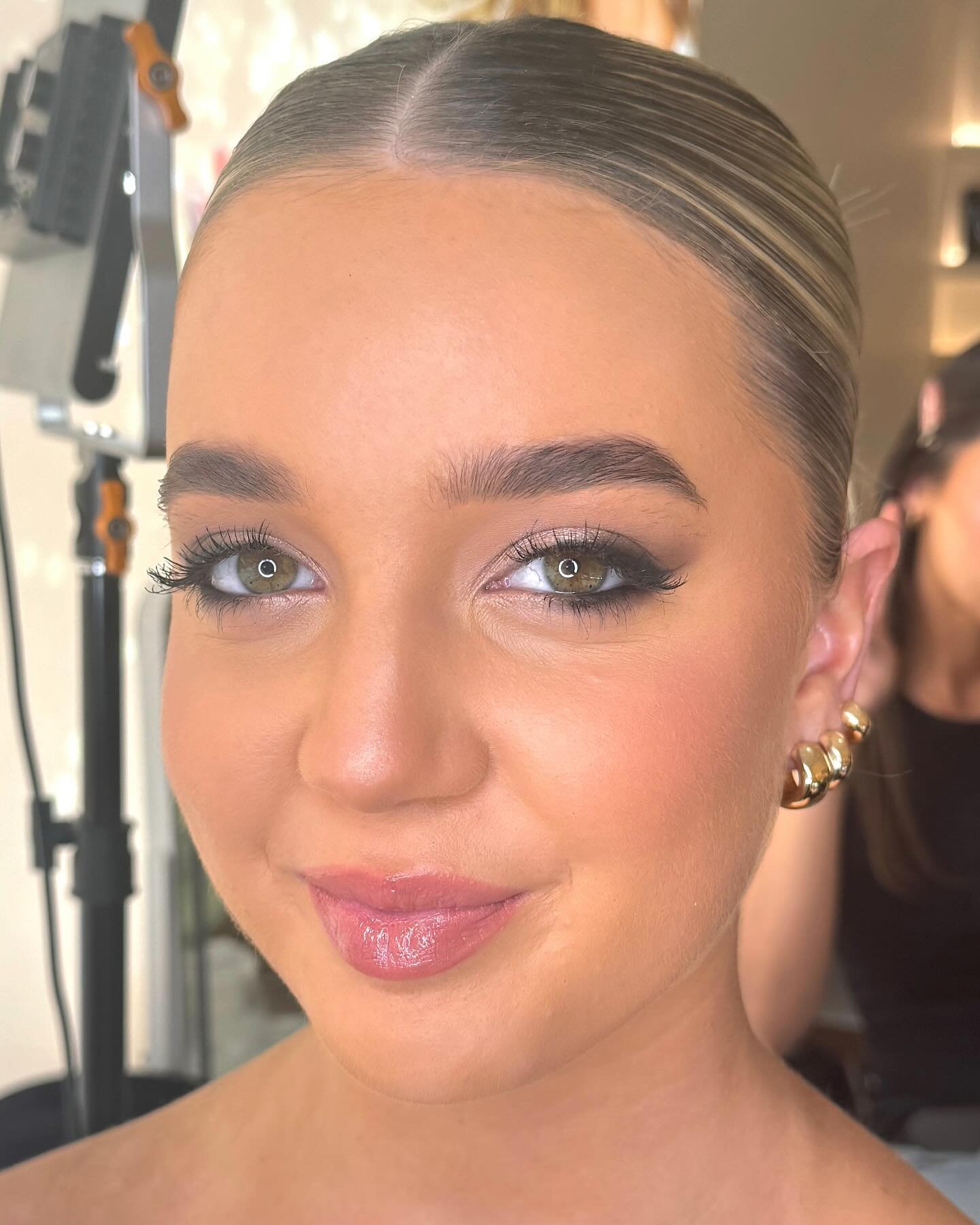 The bridal look I recreated on my beautiful model @livmilne_ 

I just love being a student again and learning different techniques and styles 😍

#by_kirra #waggamakeupartist
#waggaweddings #makeup
#waggamakeup 
#waggaformal
#riverinawedding