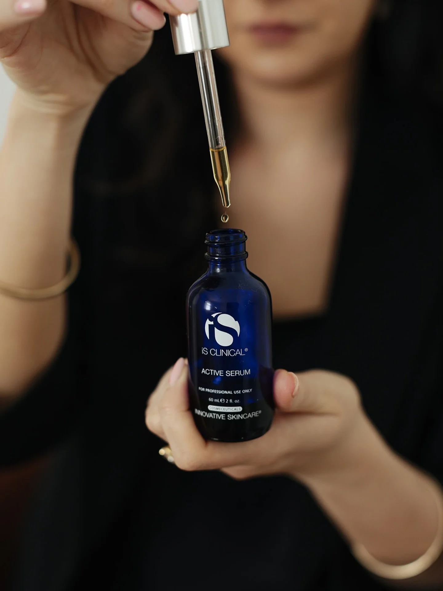 A pharmaceutical grade exfoliating serum designed to target breakouts, congestion and signs of ageing, all in one step.
Active Serum works deep to resurface, refine and reveal healthier skin.

#isclinicalanz #isclinical #activeserum #exfoliatingserum