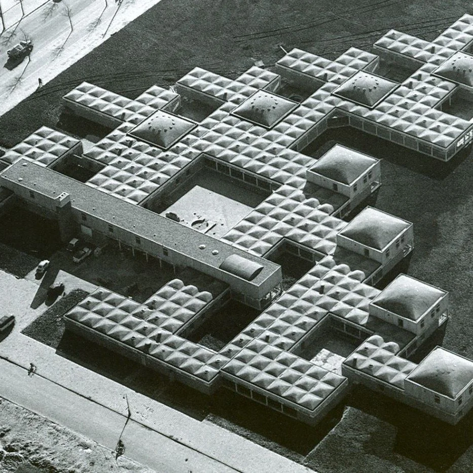 Op woensdag 19 februari krijgen we van 16:00 tot 18:30 een uniek kijkje in de keuken bij BPD Bouwfonds Gebiedsontwikkeling in Amsterdam in het monumentale Burgerweeshuis.

Het Burgerweeshuis is een icoon van de architectuurstroming 'het structuralism