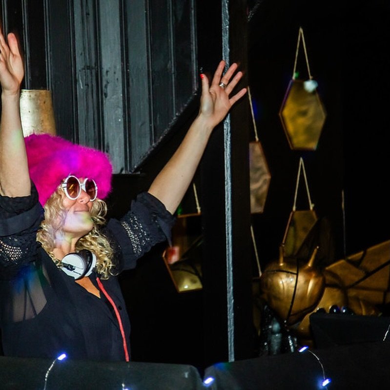 Last Friday we had the pleasure of partying with @e.m.a.dj celebrating the launch of her new single &lsquo;Lose My Mind&rsquo; 👏🏻🍾

What. A. Vibe. 

Let&rsquo;s do it all again. That Friday feeling is already kicking in at Velvet bar with your fav