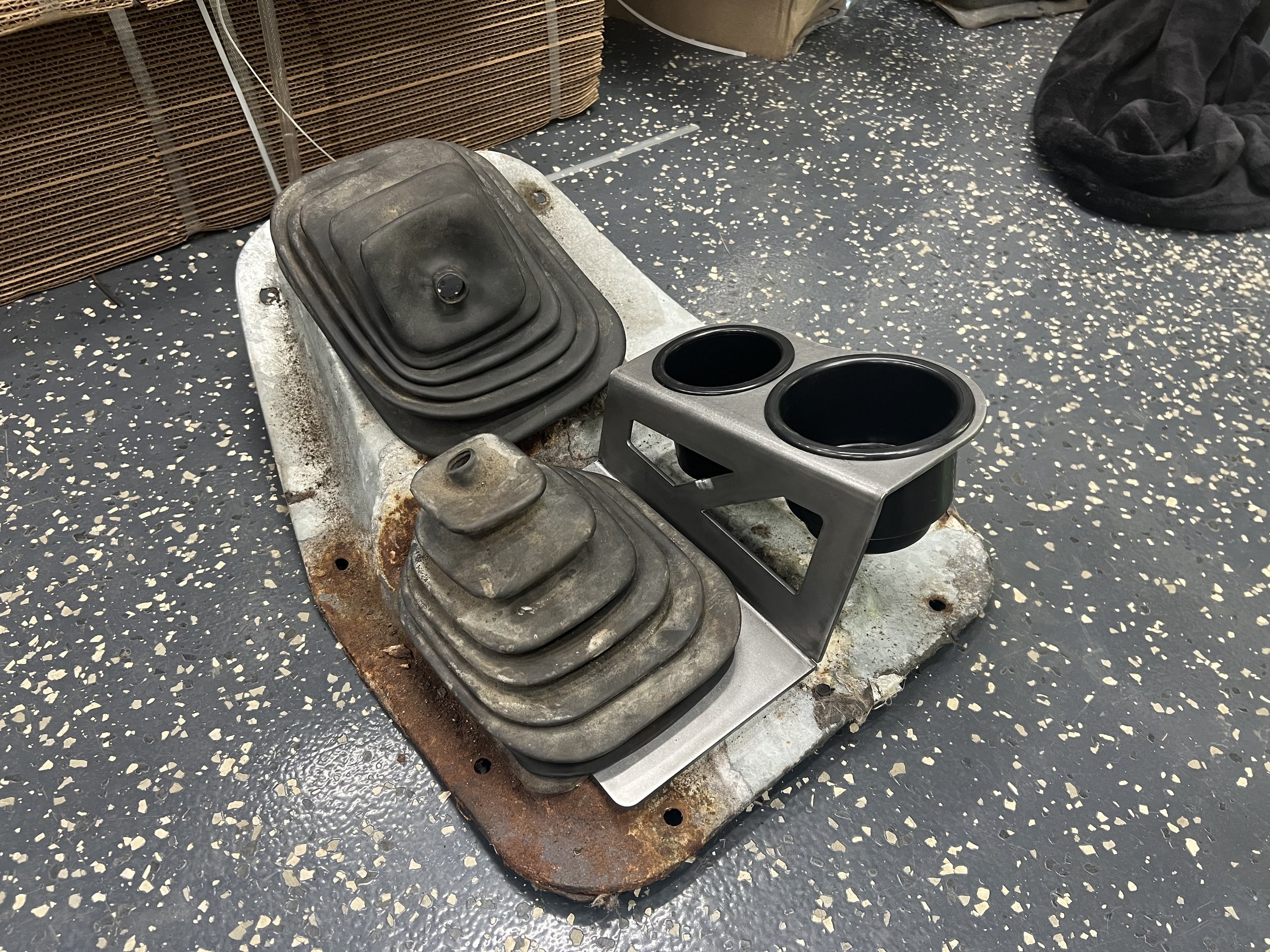 Ford OBS, Bricknose, Bullnose Ford, Dentside Shifter Mounted Cup