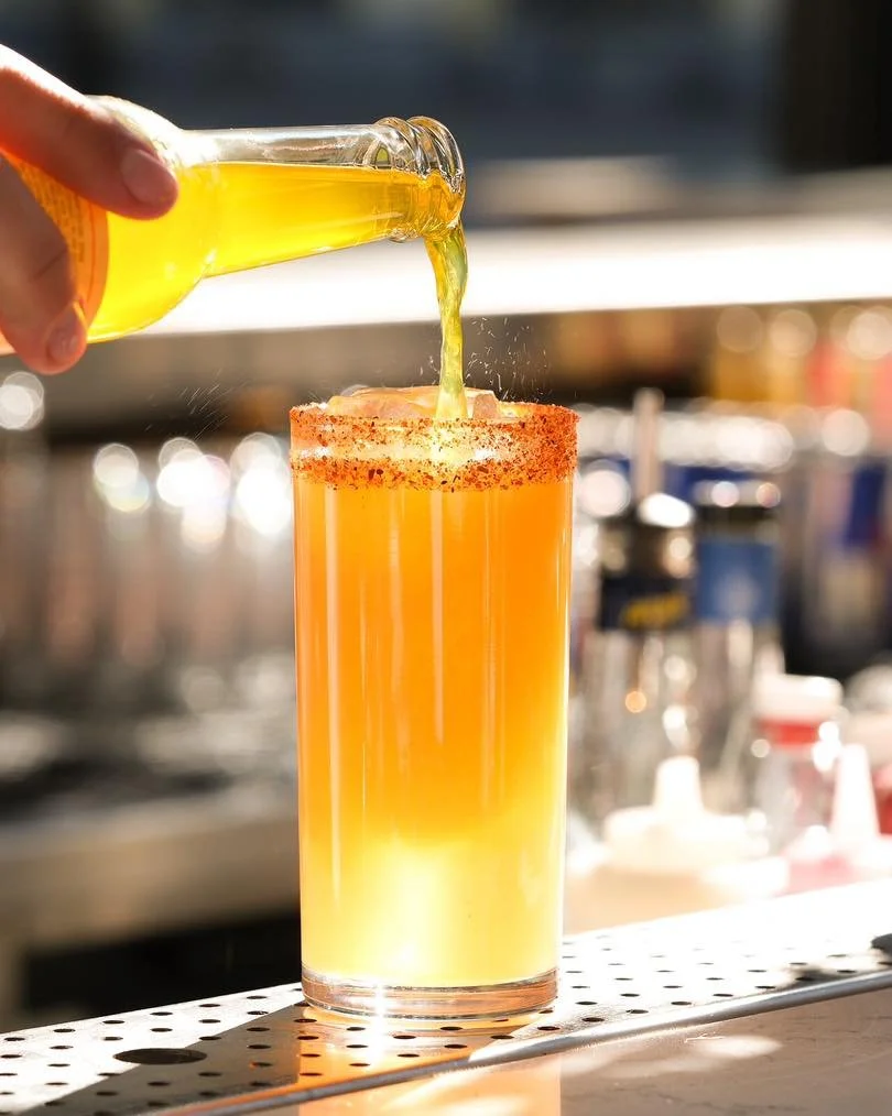 SPICY COCKTAIL LOVERS 🧡🌶️ 
Vad s&auml;gs om v&aring;r cocktail HOT STUFF, en spicy paloma riff med mandarin, denna somriga lill-l&ouml;rdag? Alkoholfria alternativ finns! 

#localbusinessnwtmedia