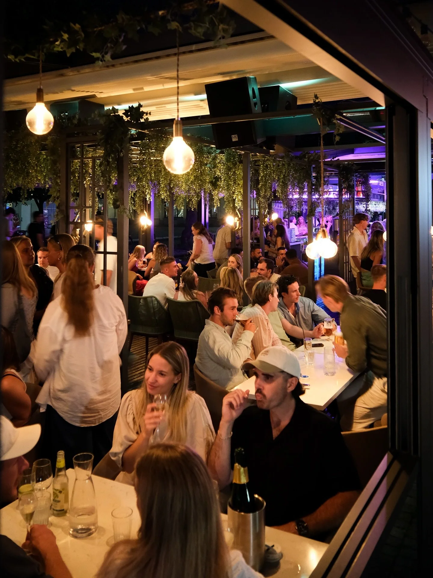 HOCKEYTORSDAG + AW 🏒

- Husets &ouml;l, vin, cider &amp; cava 62 kr
- H&ouml;grevsburgare 149 kr
- Oxfil&eacute;pasta 149 kr
- Viltk&ouml;ttbullar 149 kr
- Oxkind Bourgignon 149 kr

Vi visar kv&auml;llens hemmamatch F&auml;rjestad - Skellefte&aring;