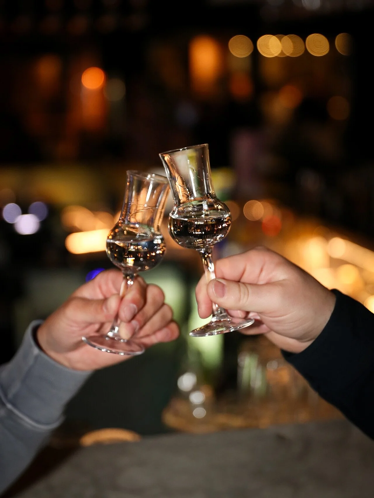 VI SK&Aring;LAR IN HELGEN 🥂

Helgen &auml;r h&auml;r, som vi har l&auml;ngtat! Efter en l&aring;ng vecka &auml;r det &auml;ntligen dags att luta sig tillbaka, njuta av god mat, n&aring;got gott i glaset tillsammans med riktigt riktigt bra s&auml;lls