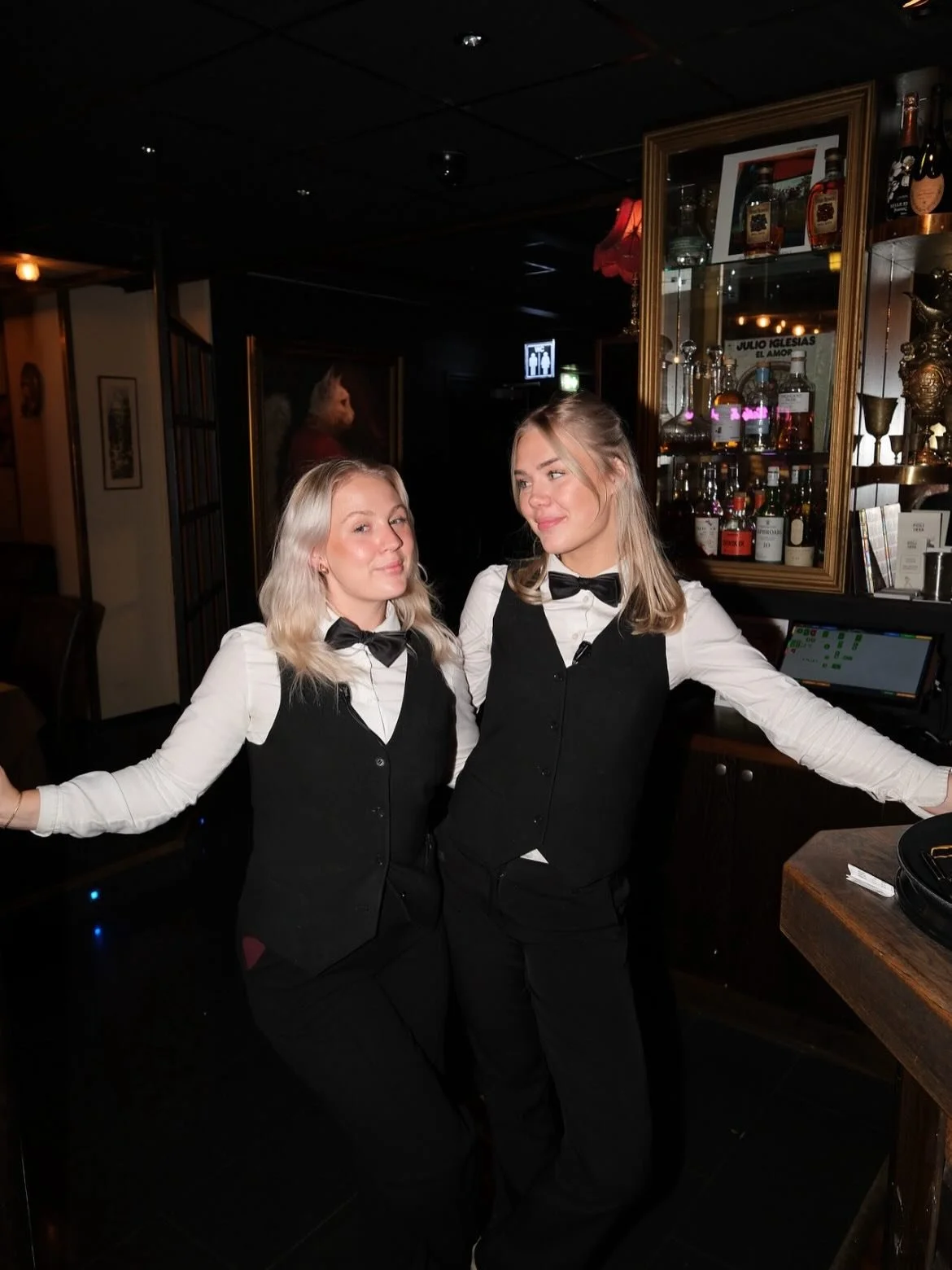 V&auml;dergudarna &auml;r med oss - och efter regn kommer&hellip; SOLSKEN (p&aring; uppv&auml;rmd uteservering) !!🤭

V&auml;lkomna till Brasseriet f&ouml;r AW innan julledighet, eller l&ouml;rdagslunch innan hockeyn! 🌞🏒 Oavsett n&auml;r vi ses s&a