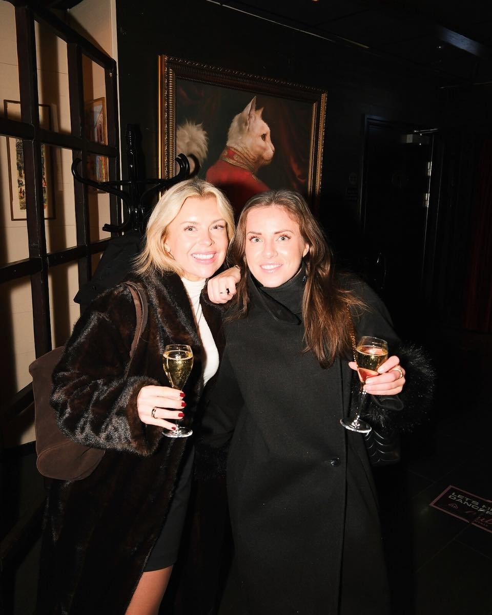 L&Ouml;RDAG 🥂
Vi ses p&aring; Brasseriet f&ouml;r vinlunch, middag eller cocktails - boka bord p&aring; www.brasserietkarlstad.se 💌