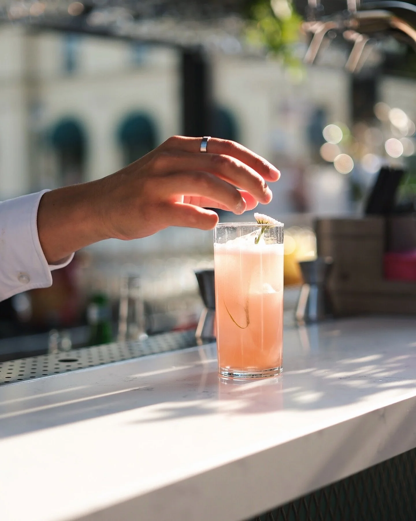 SOLIG HELG ☀
V&auml;lkommen till uteserveringen! &Ouml;ppen fr&aring;n lunch till sent b&aring;de fredag och l&ouml;rdag 🧡

#localbusinessnwtmedia