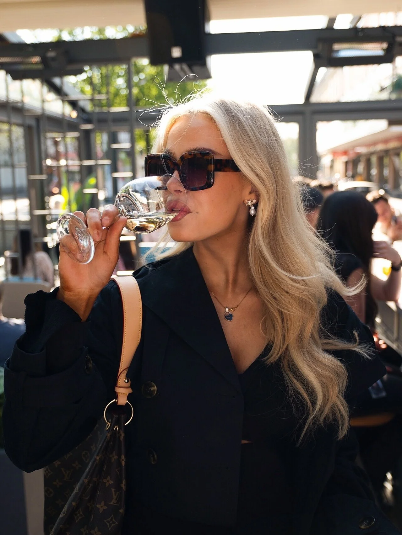 V&aring;rsol &amp; helg 💛 Ses p&aring; Brasseriets uteservering idag! DJ fr&aring;n 16.00 och AW-priser mellan 15 och 18 ✨

#localbusinessnwtmedia