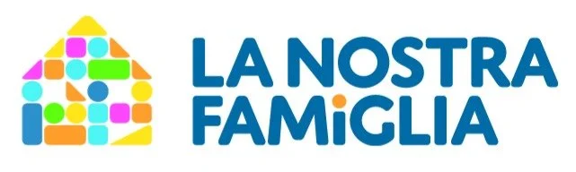 Logo con il testo "La Nostra Famiglia" e un'icona stilizzata di una casa composta da cerchi e quadrati di vari colori.